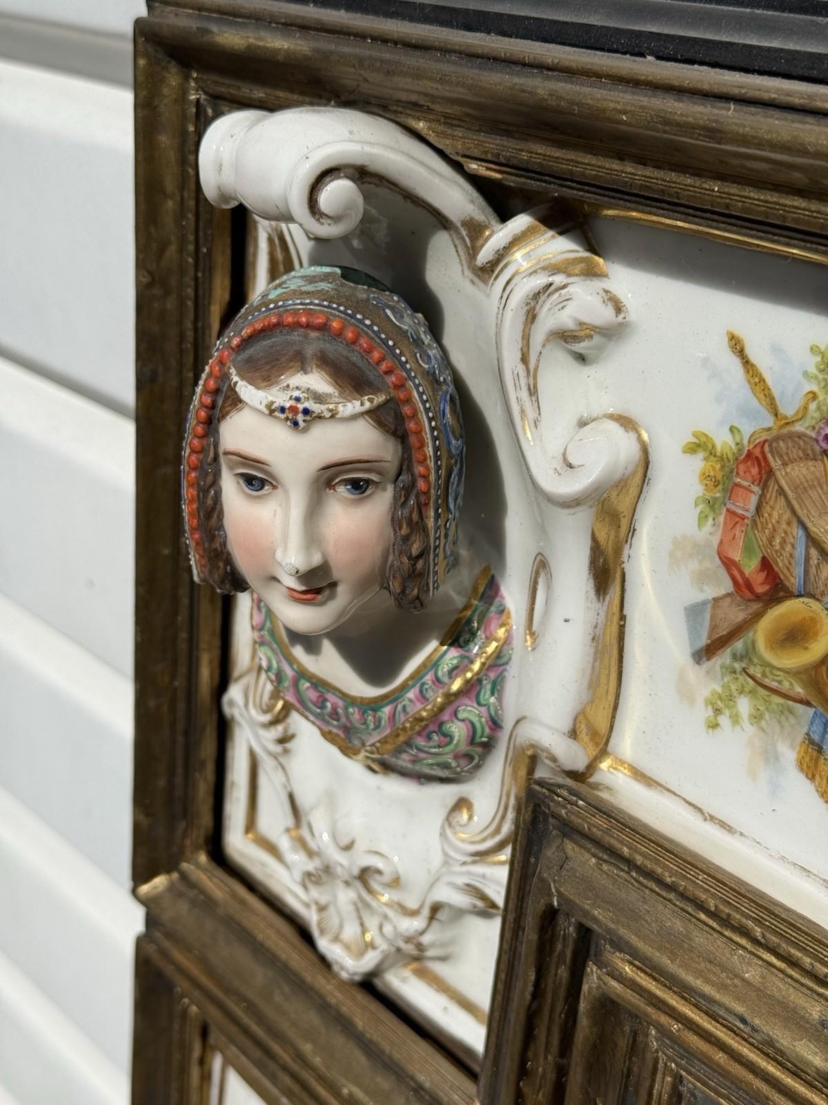Antique Porcelain Portrait Mirror with Painted Panels & Malachite Inset Excellent état - En vente à Long Island City, NY