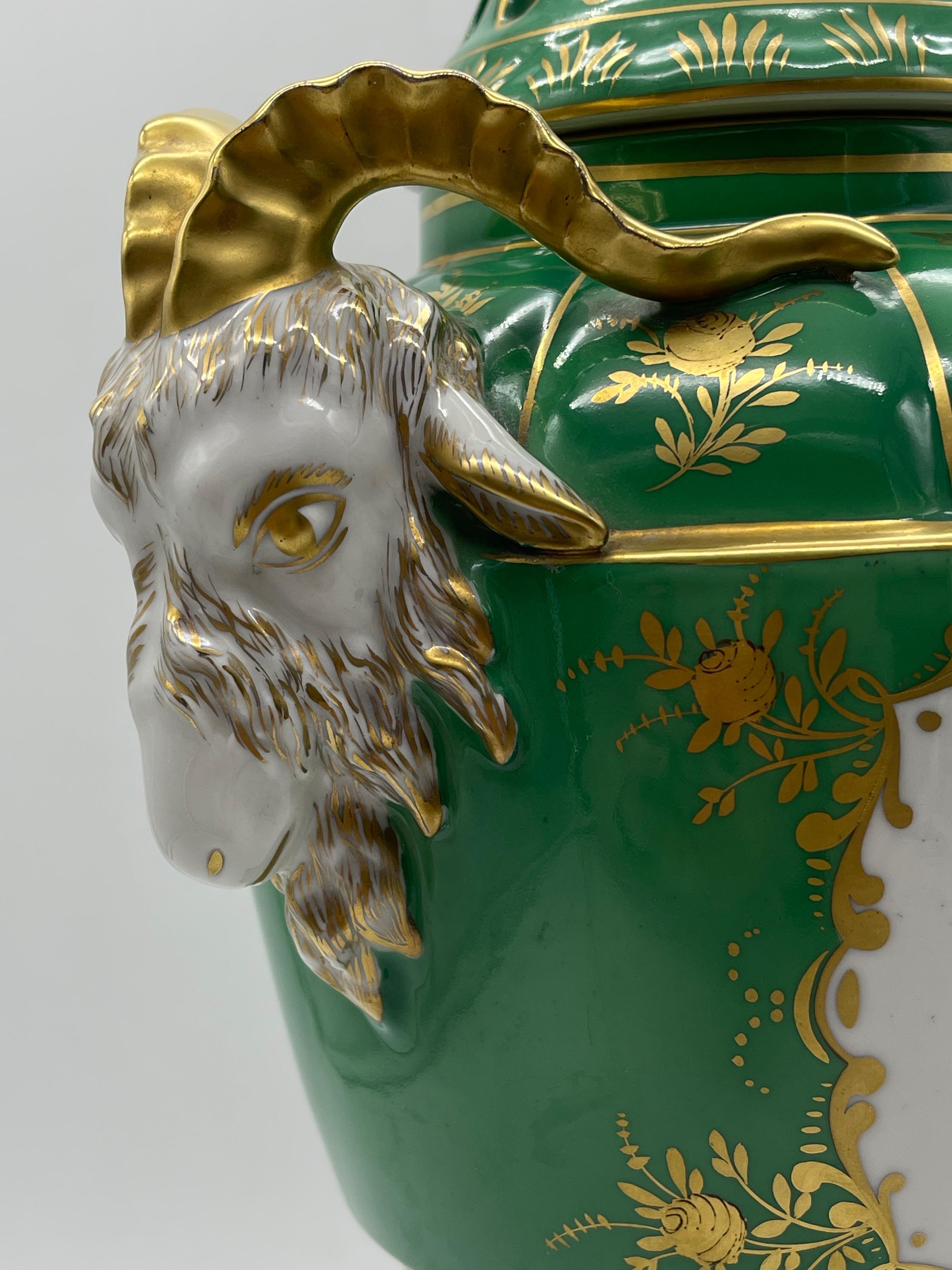 antichi vasi di porcellana a testa d'ariete Dresden Porcelain in vendita 4