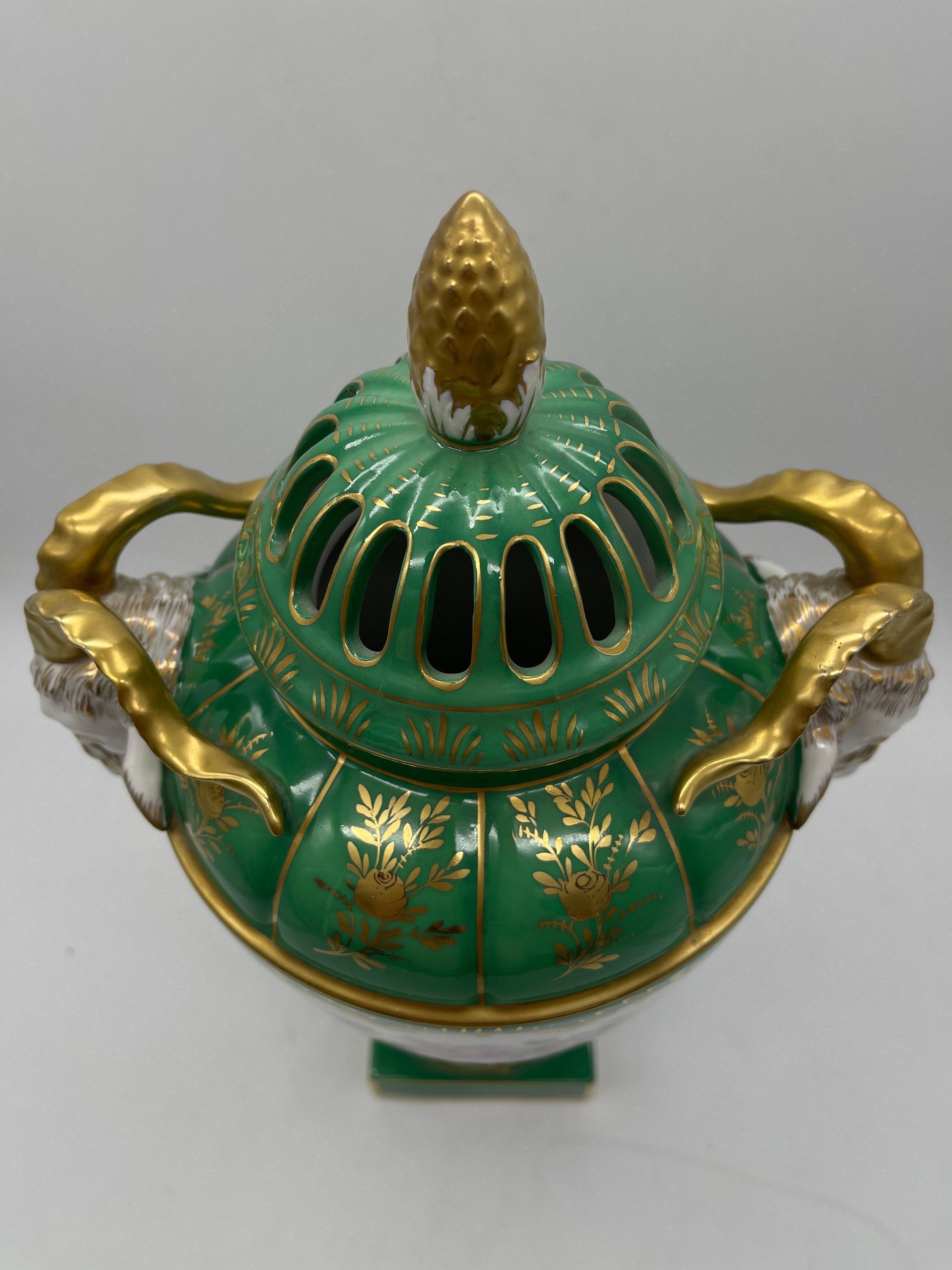antichi vasi di porcellana a testa d'ariete Dresden Porcelain in vendita 5