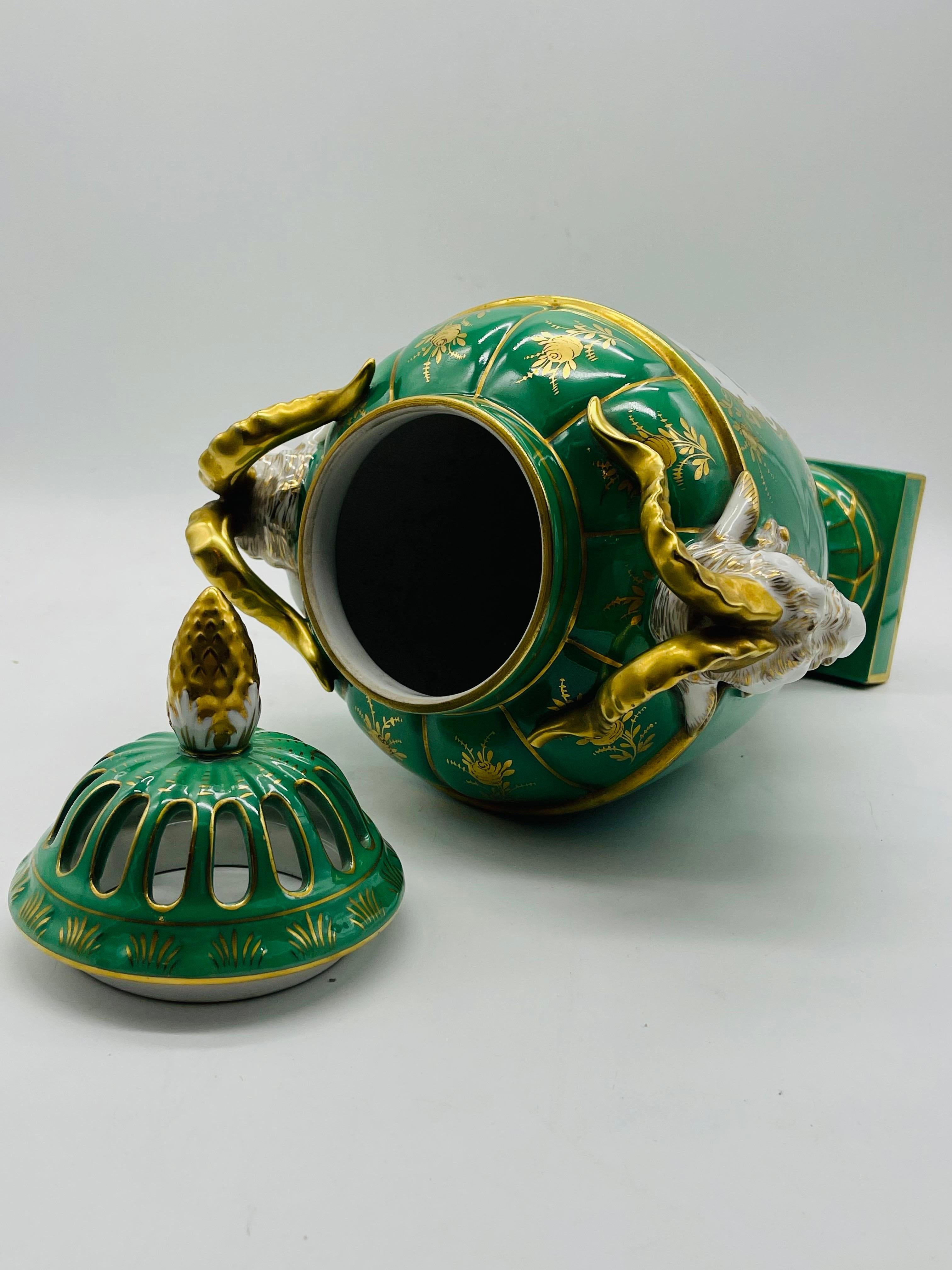 antichi vasi di porcellana a testa d'ariete Dresden Porcelain in vendita 10