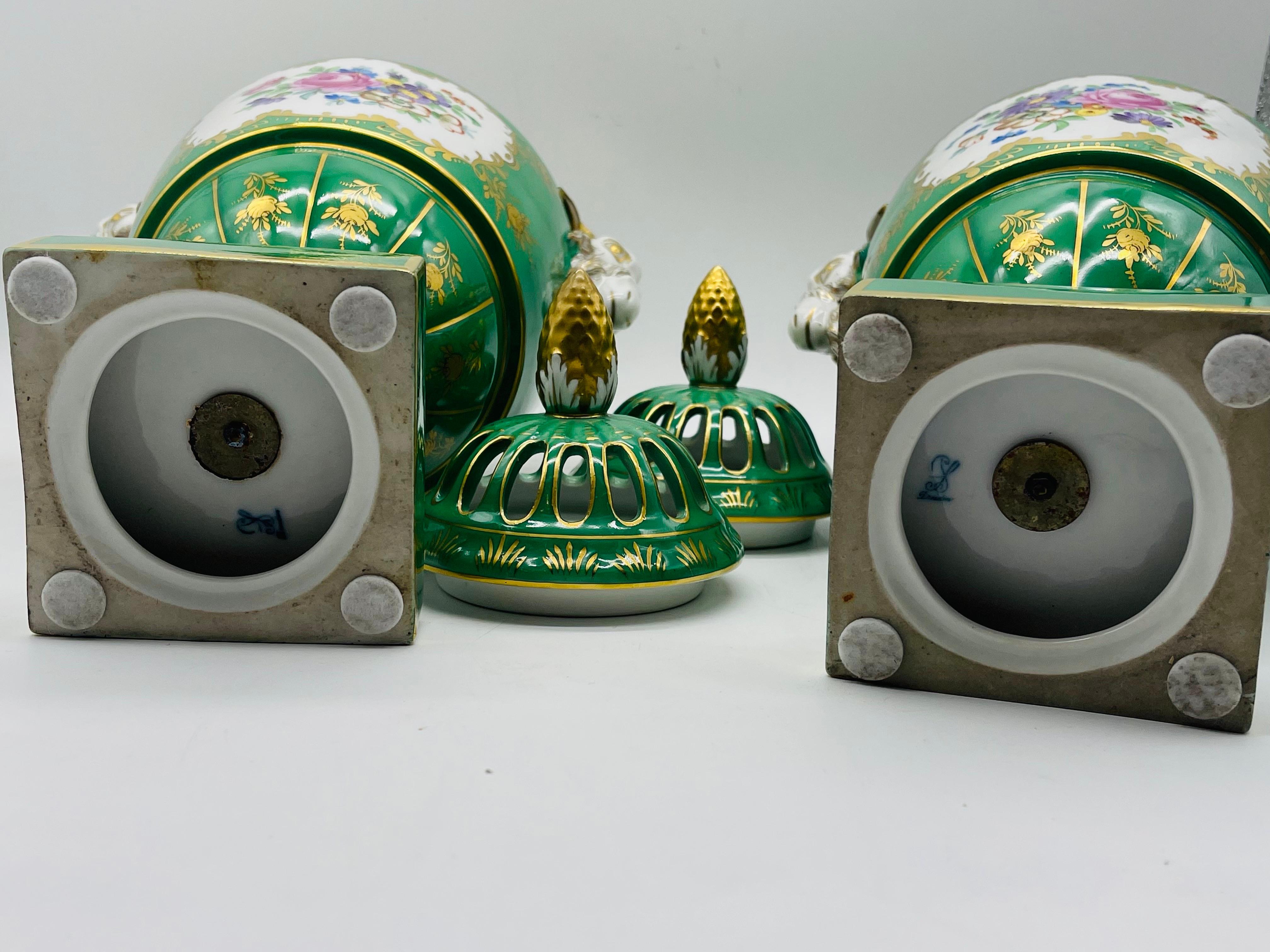 antichi vasi di porcellana a testa d'ariete Dresden Porcelain in vendita 11