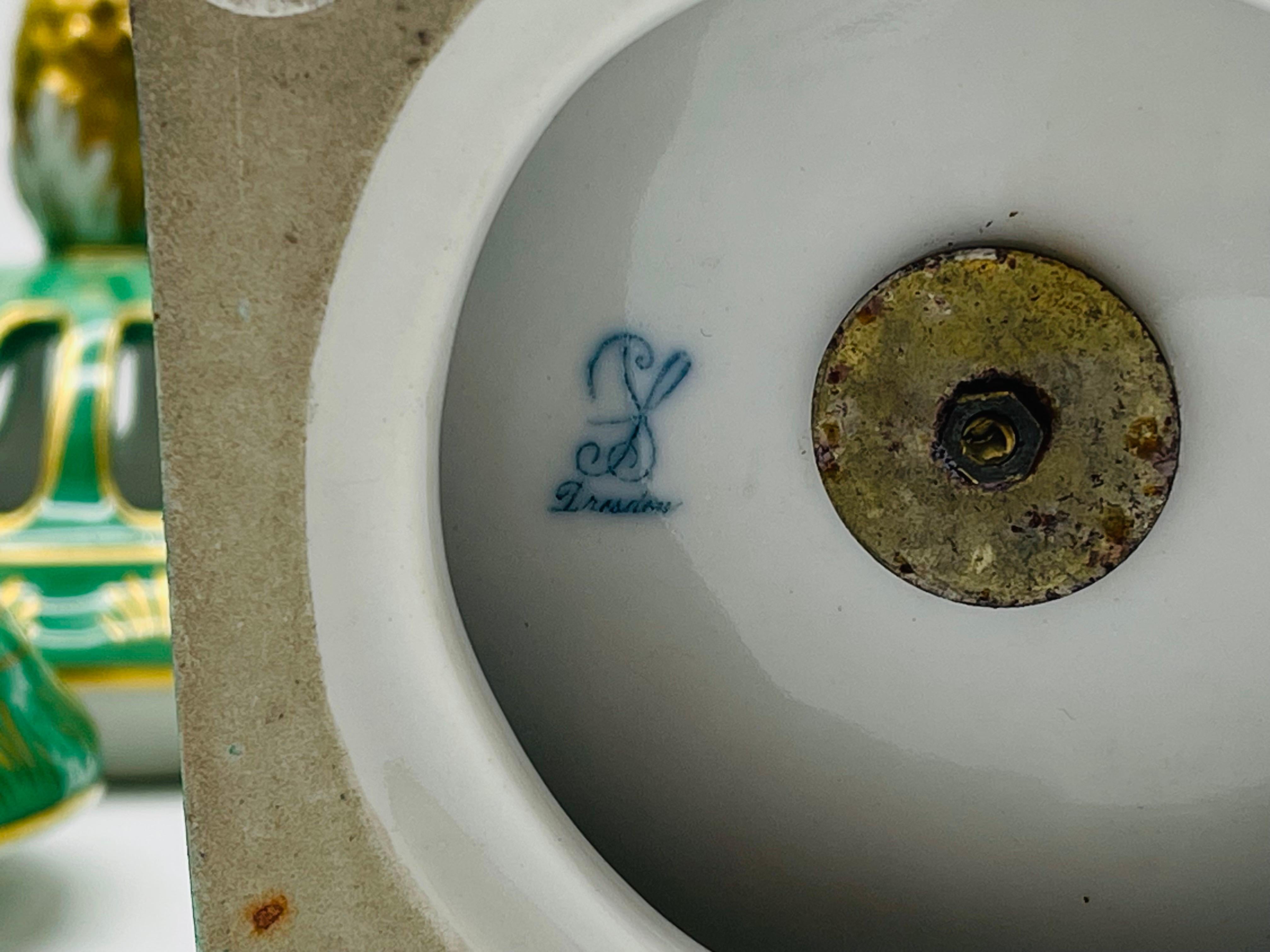 antichi vasi di porcellana a testa d'ariete Dresden Porcelain in vendita 12