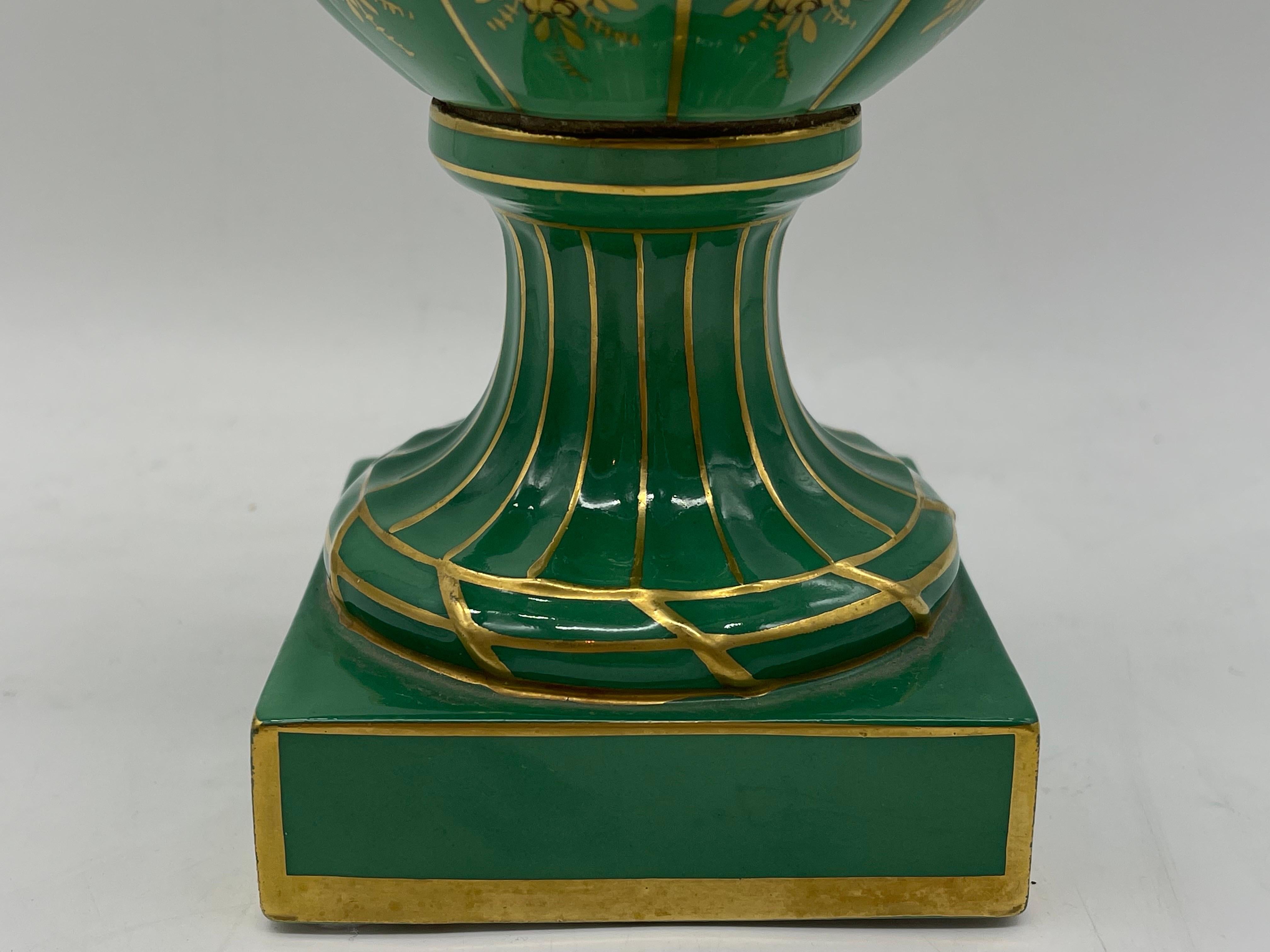 antichi vasi di porcellana a testa d'ariete Dresden Porcelain In condizioni buone in vendita a Berlin, DE