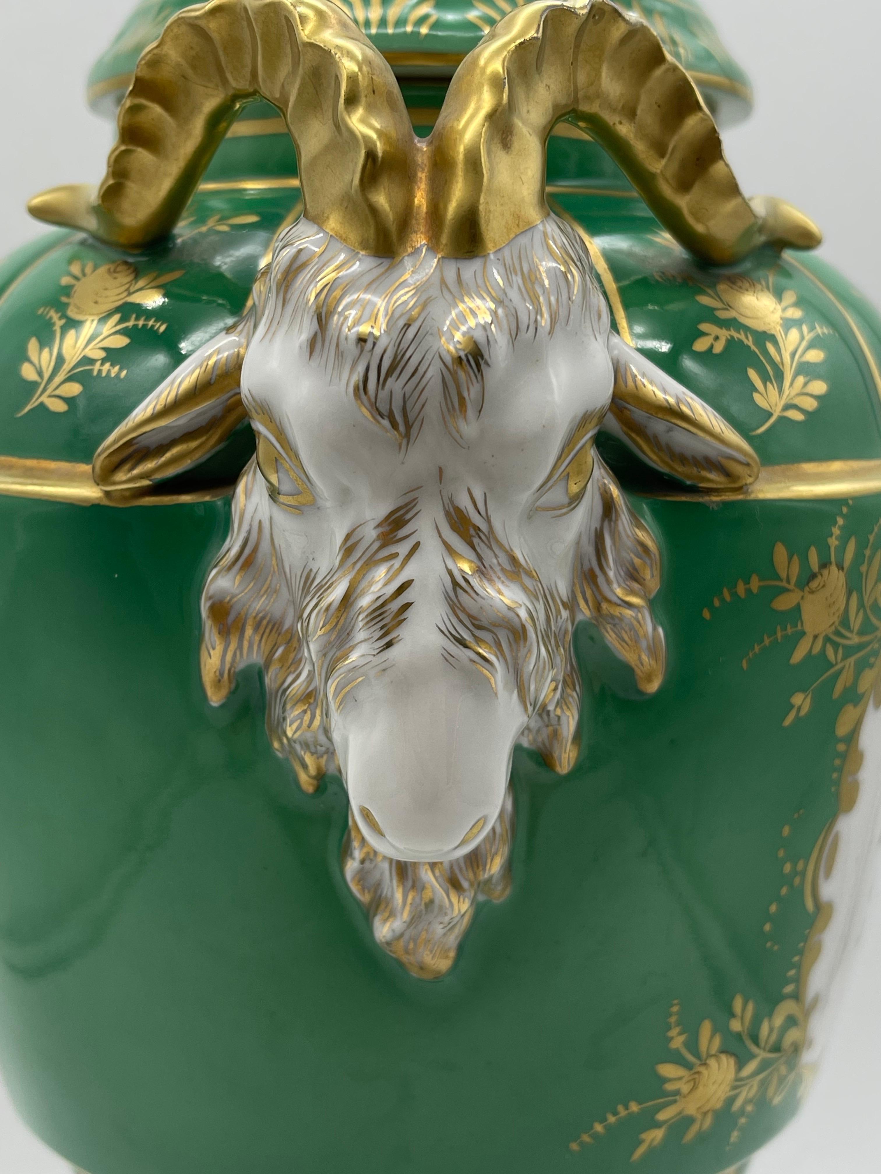antichi vasi di porcellana a testa d'ariete Dresden Porcelain in vendita 3