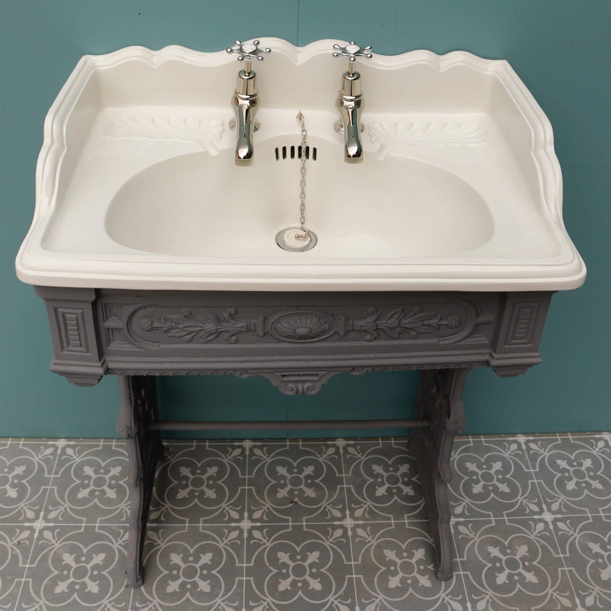 Antique Porcelain Sink Basin with Cast Iron Stand In Fair Condition For Sale In Wormelow, Herefordshire