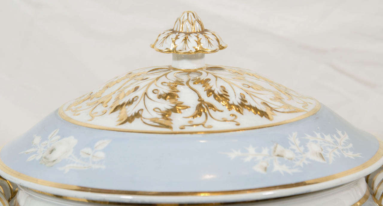 Antique Worcester Porcelain Soup Tureen Painted Baby Blue Circa 1820 In Excellent Condition In Katonah, NY