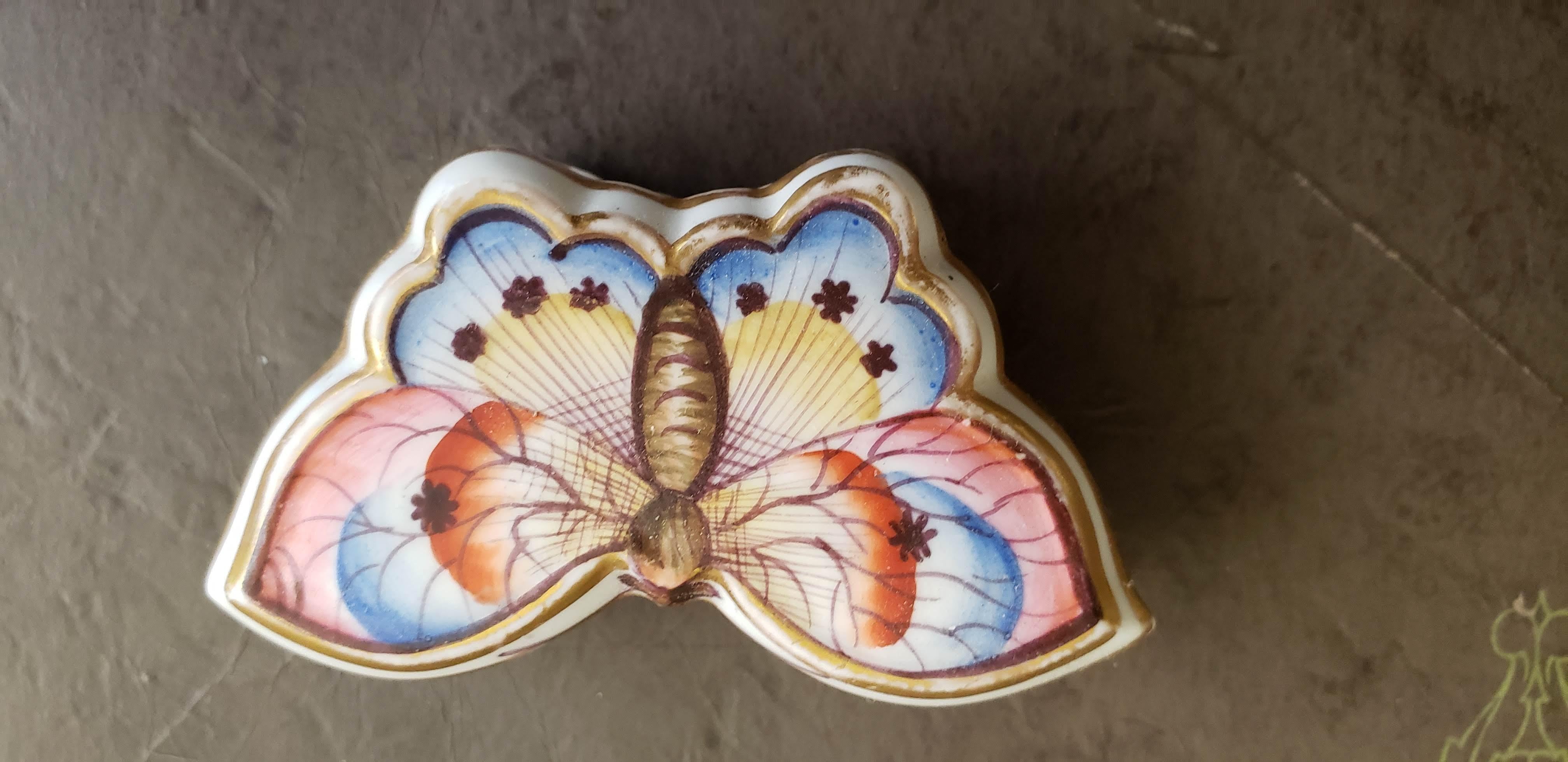 Antique English porcelain Spode double sided butterfly box and cover,
circa 1810-1830.

The Spode porcelain box is double sided with the cover painted naturalistically with a purple star marked butterfly, the base with a different colorful