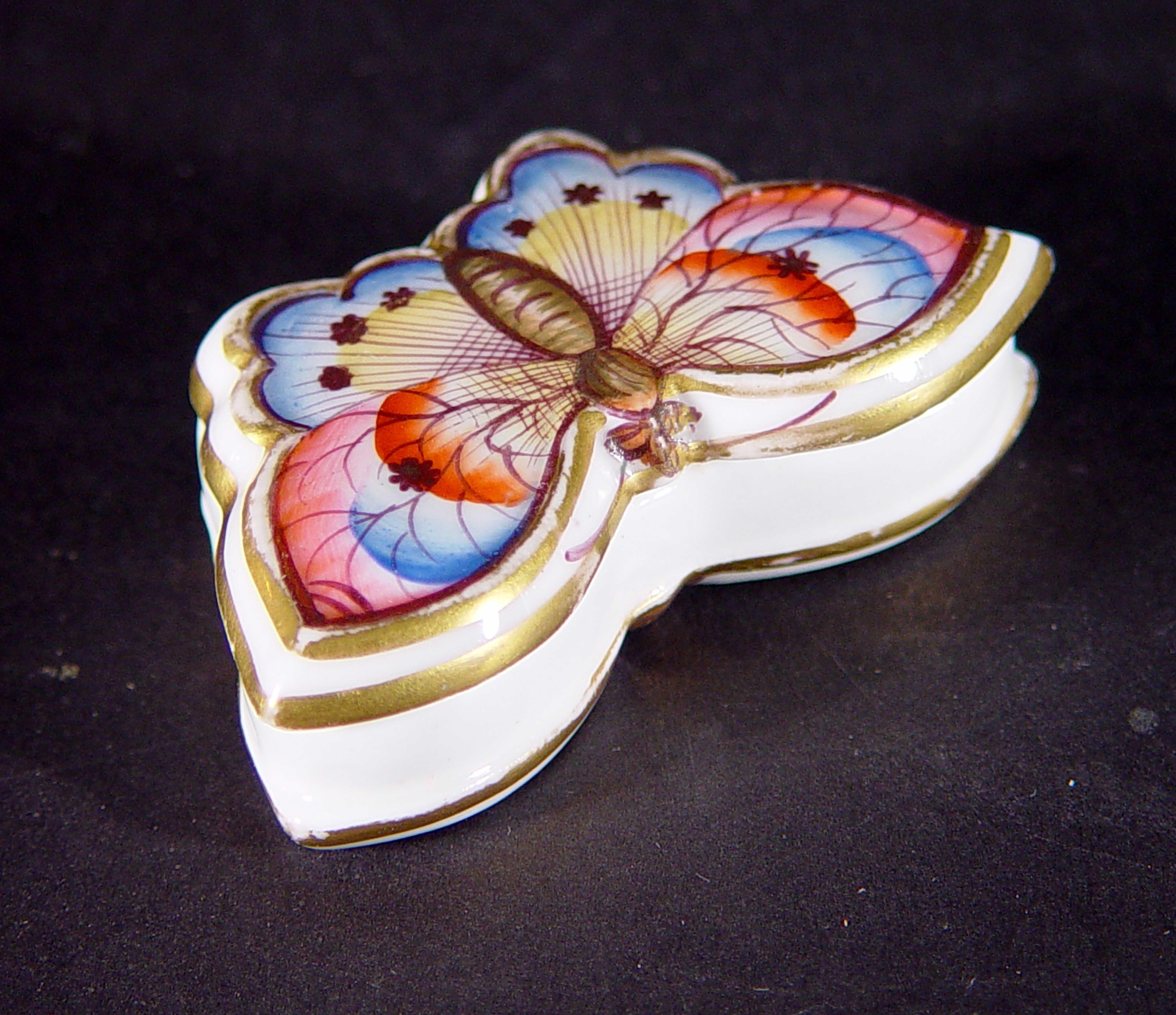 Georgian Antique Porcelain Spode Double Sided Butterfly Box and Cover, circa 1810-1830