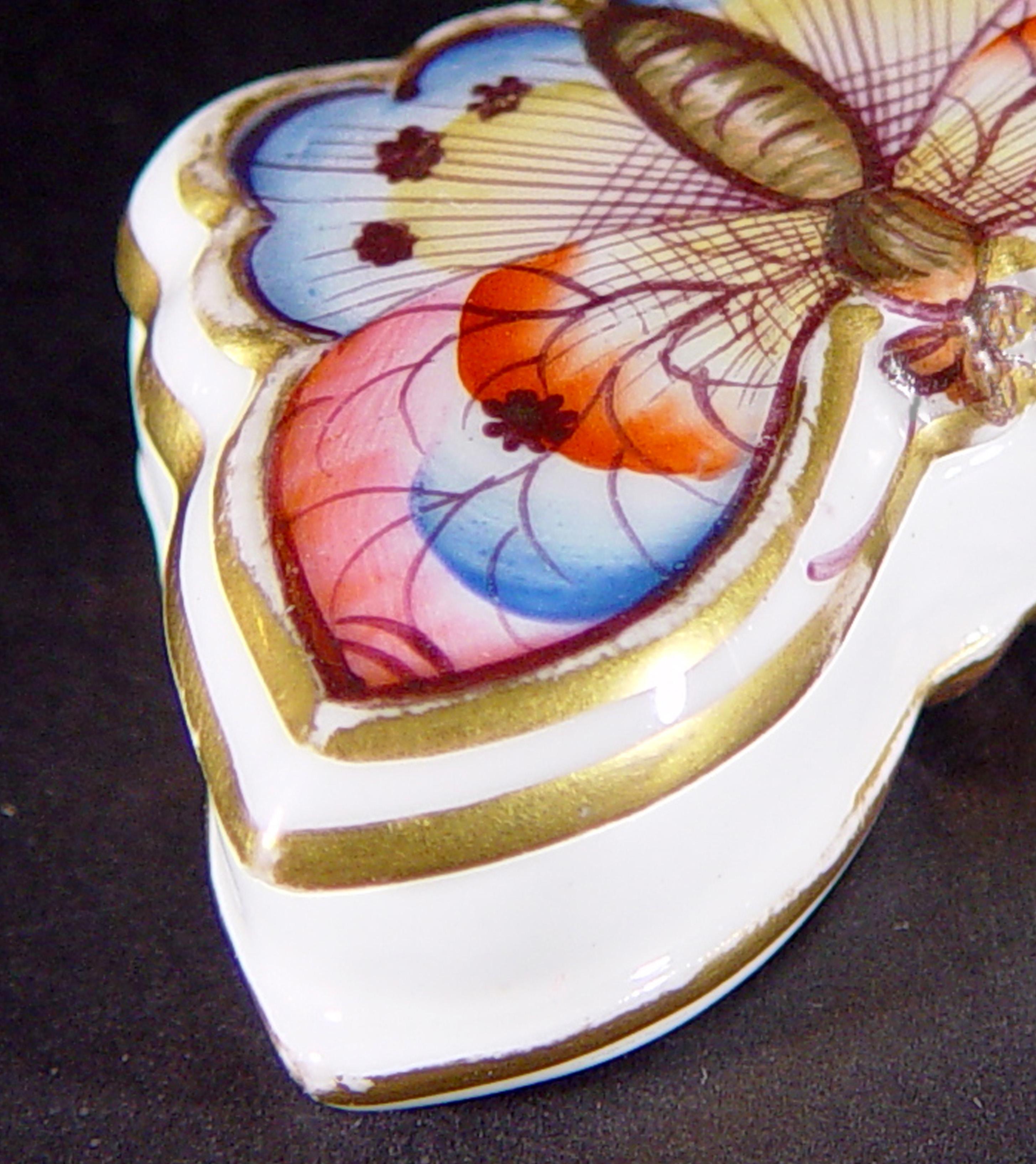 19th Century Antique Porcelain Spode Double Sided Butterfly Box and Cover, circa 1810-1830