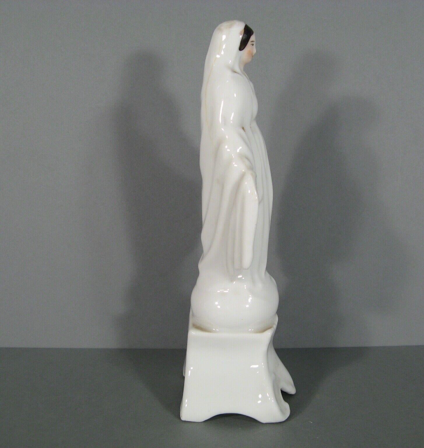 Antique Porcelain Statue of the Virgin Mary from Paris 19th century - 1Y123 In Good Condition In Bordeaux, FR