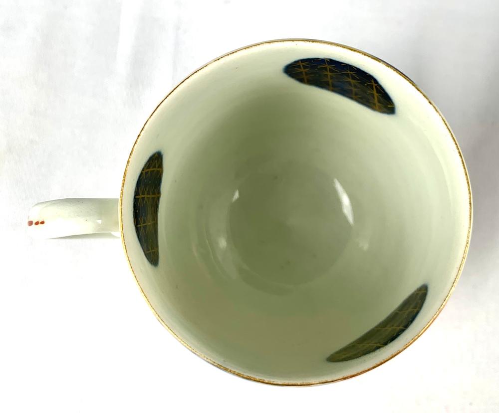 Tasse à café et soucoupe en porcelaine ancienne de la première période à motif éventail Worcester Excellent état - En vente à Katonah, NY