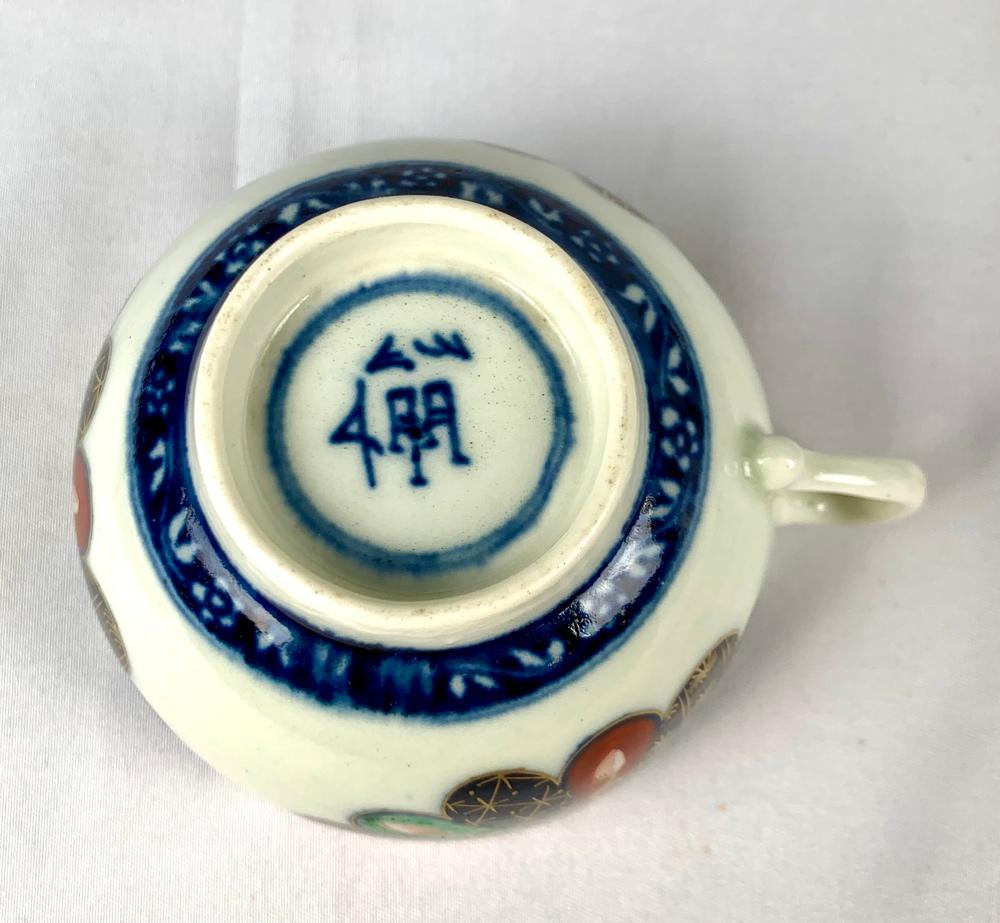 XVIIIe siècle Tasse à café et soucoupe en porcelaine ancienne de la première période à motif éventail Worcester en vente