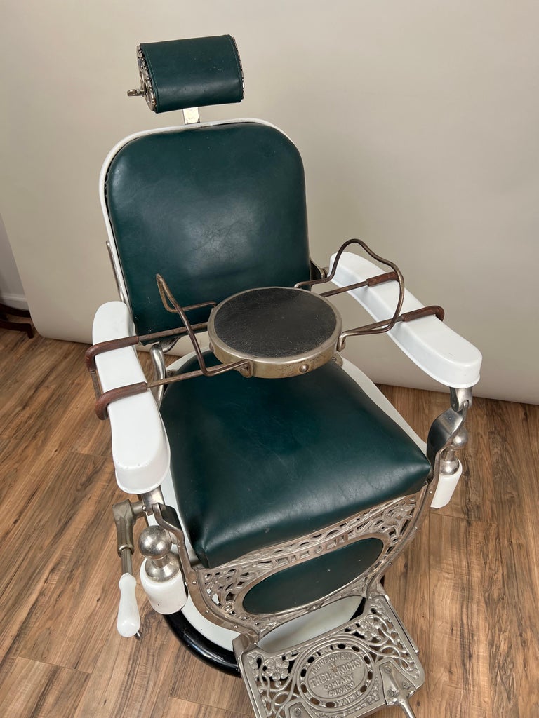 Antica sedia da barbiere in porcellana Theo Kochs, Chicago