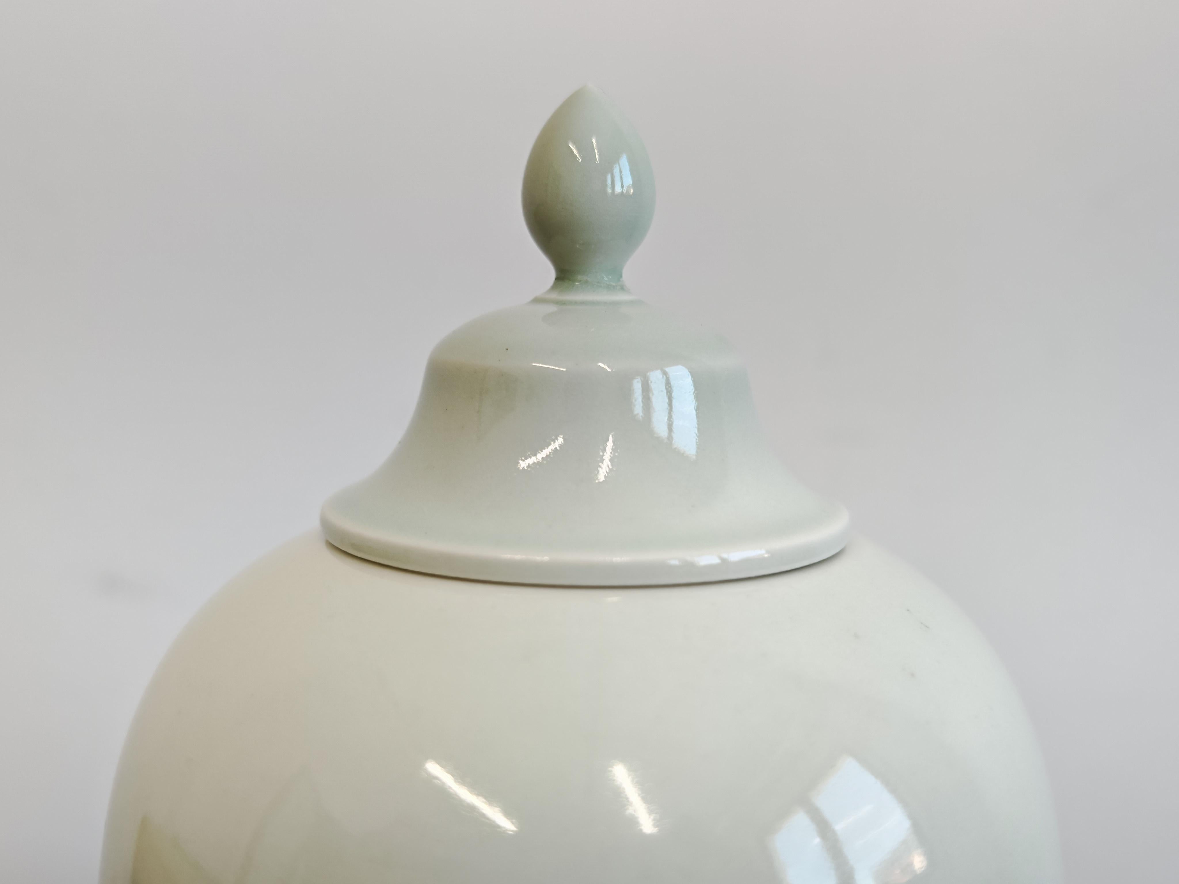 Antique Porcelain Urn in pale green glaze, by Sevres, France 19th Century In Good Condition For Sale In Beograd, RS