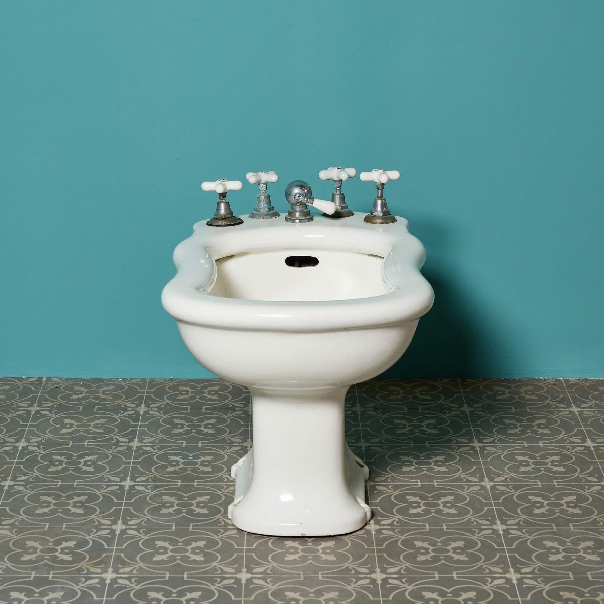 Edoardiano Antique French Porcher Bidet in porcellana in vendita