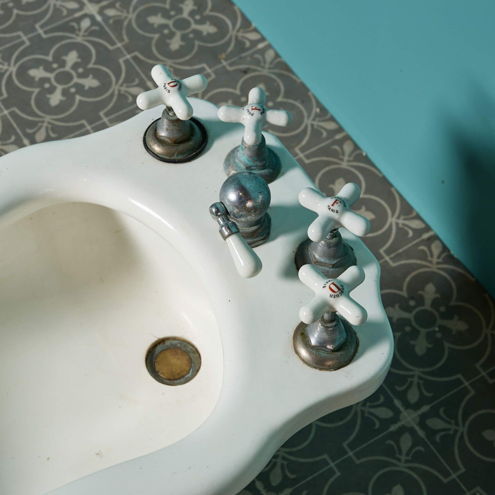Antique French Porcher Bidet in porcellana In condizioni discrete in vendita a Wormelow, Herefordshire