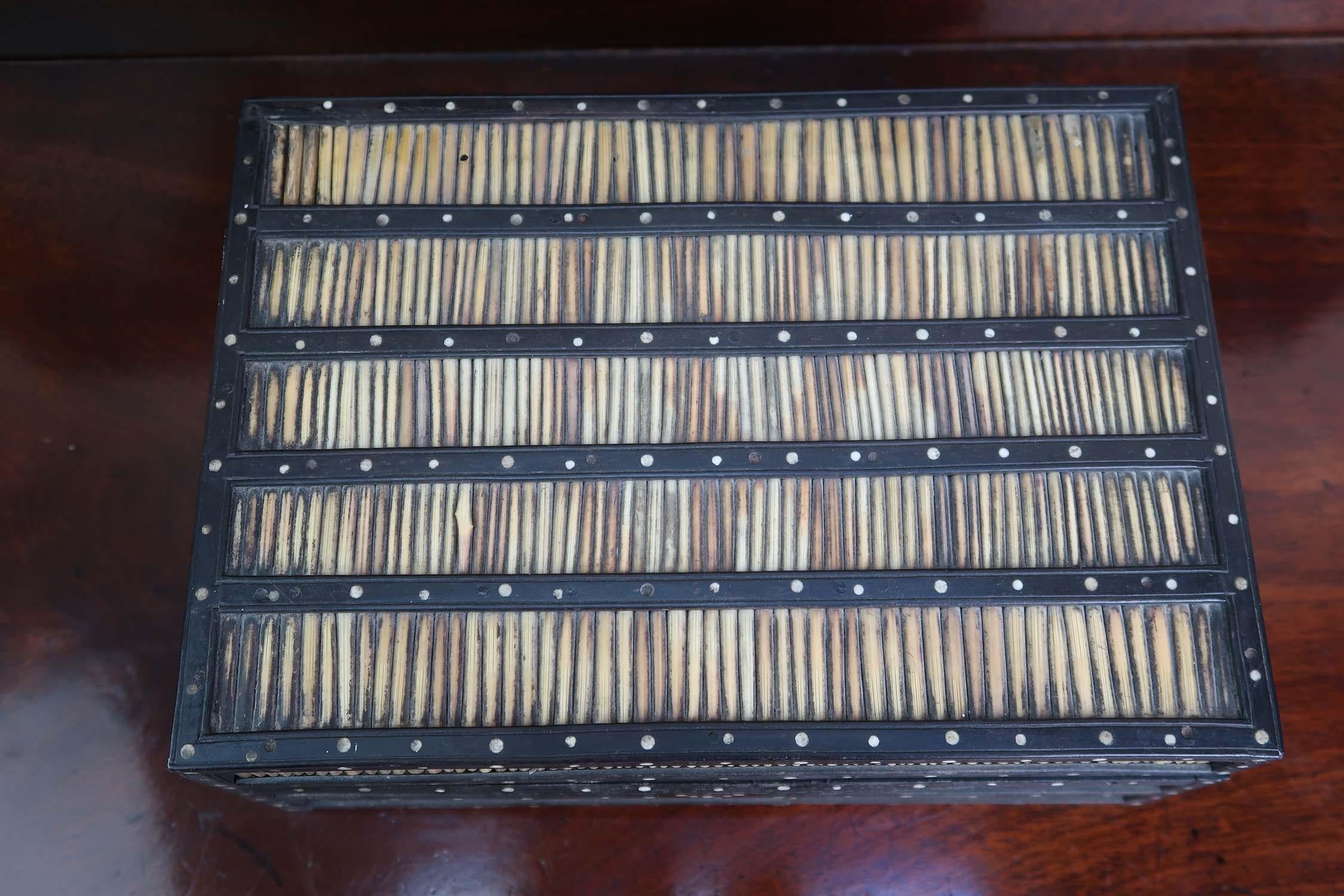 Anglo-indien Boîte à piquants de porc-épic ancienne. Sri Lanka, 19e siècle en vente