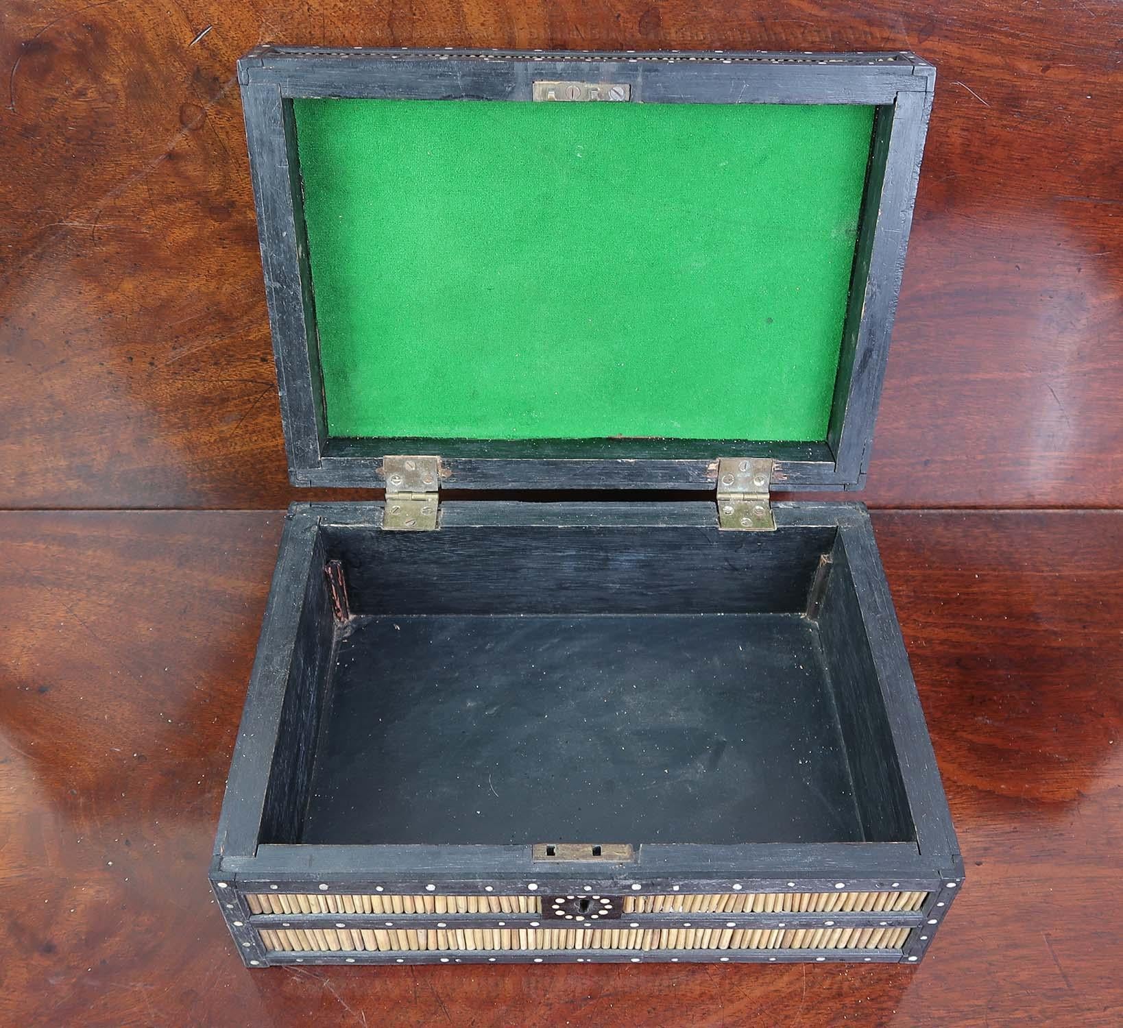 Bois Boîte à piquants de porc-épic ancienne. Sri Lanka, 19e siècle en vente