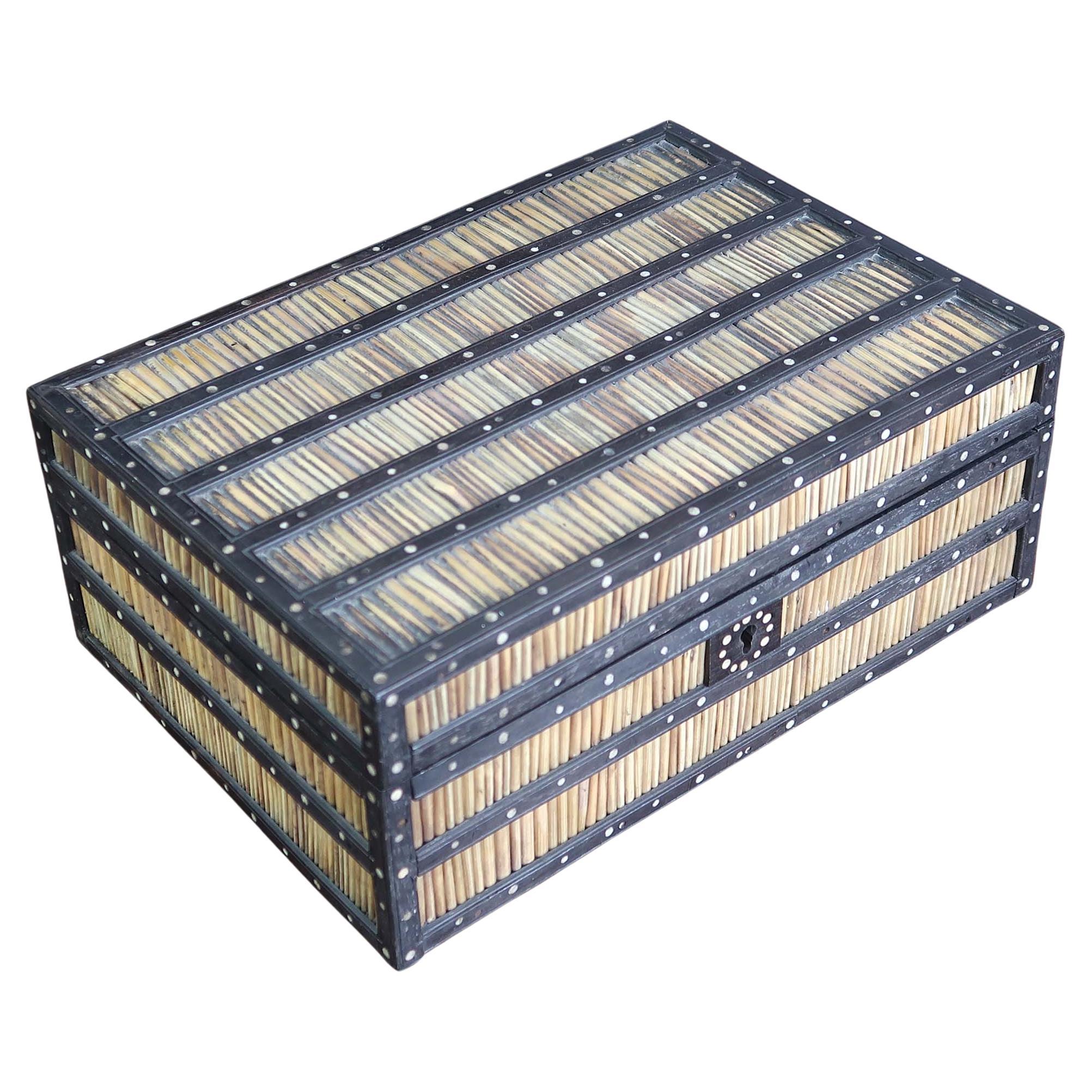 Boîte à piquants de porc-épic ancienne. Sri Lanka, 19e siècle en vente