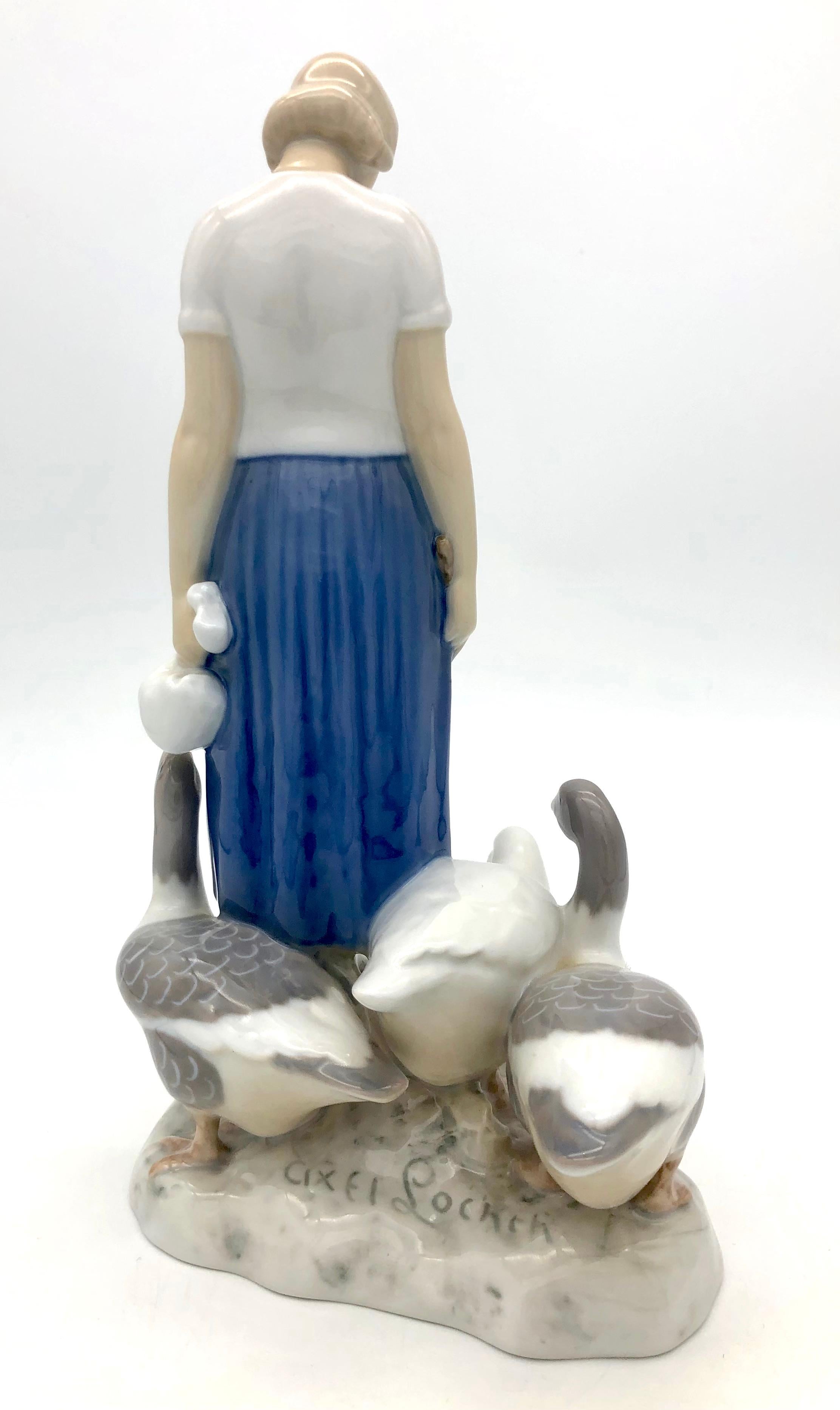 Art Nouveau Scultura antica Pordelain Fanciulla con oca Bing & Grøndahl A. Locker Kopenhagen in vendita