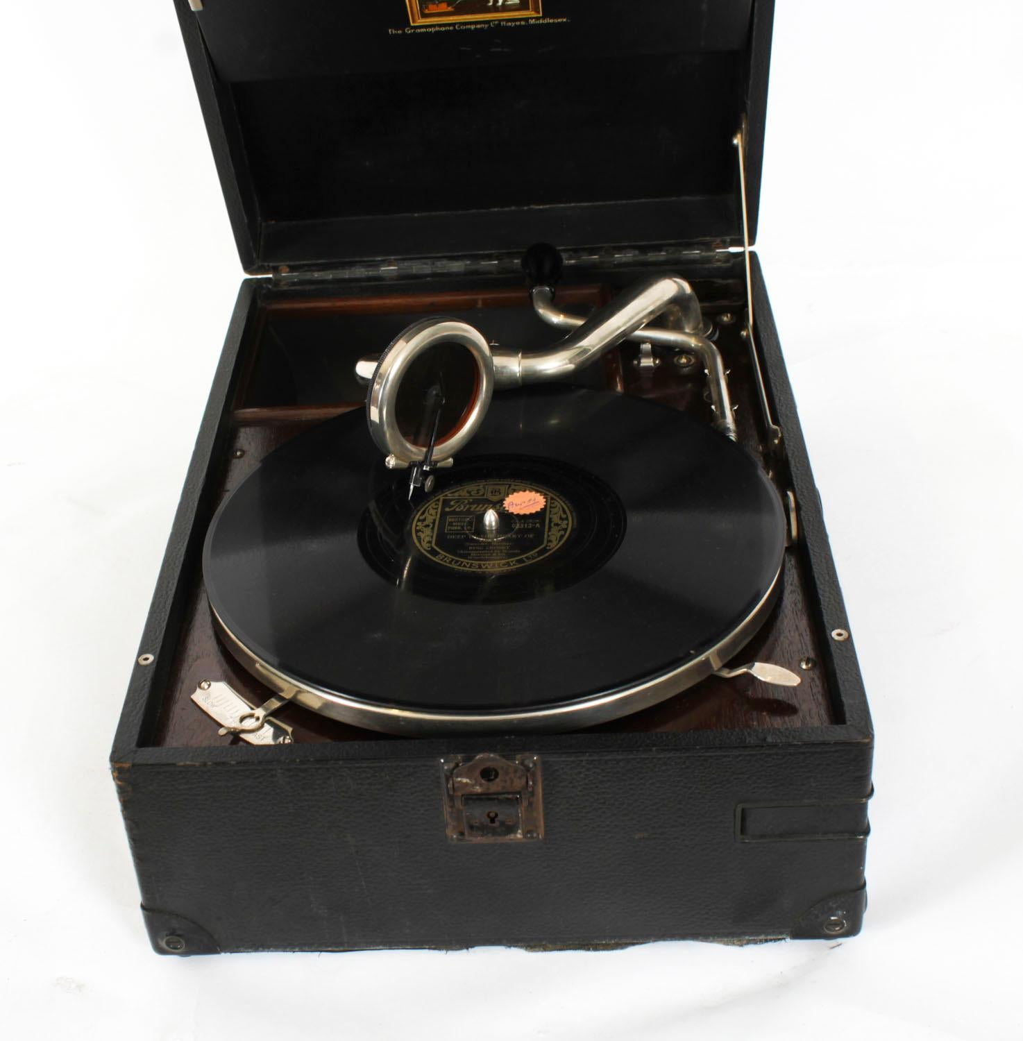 A HMV 101 in good working order. This is a slightly later version of the 101, introduced in late 1928, with the 59 motor and having leather cloth to the case with the registration number 71293.

This one is most likely a 1929 model and has the