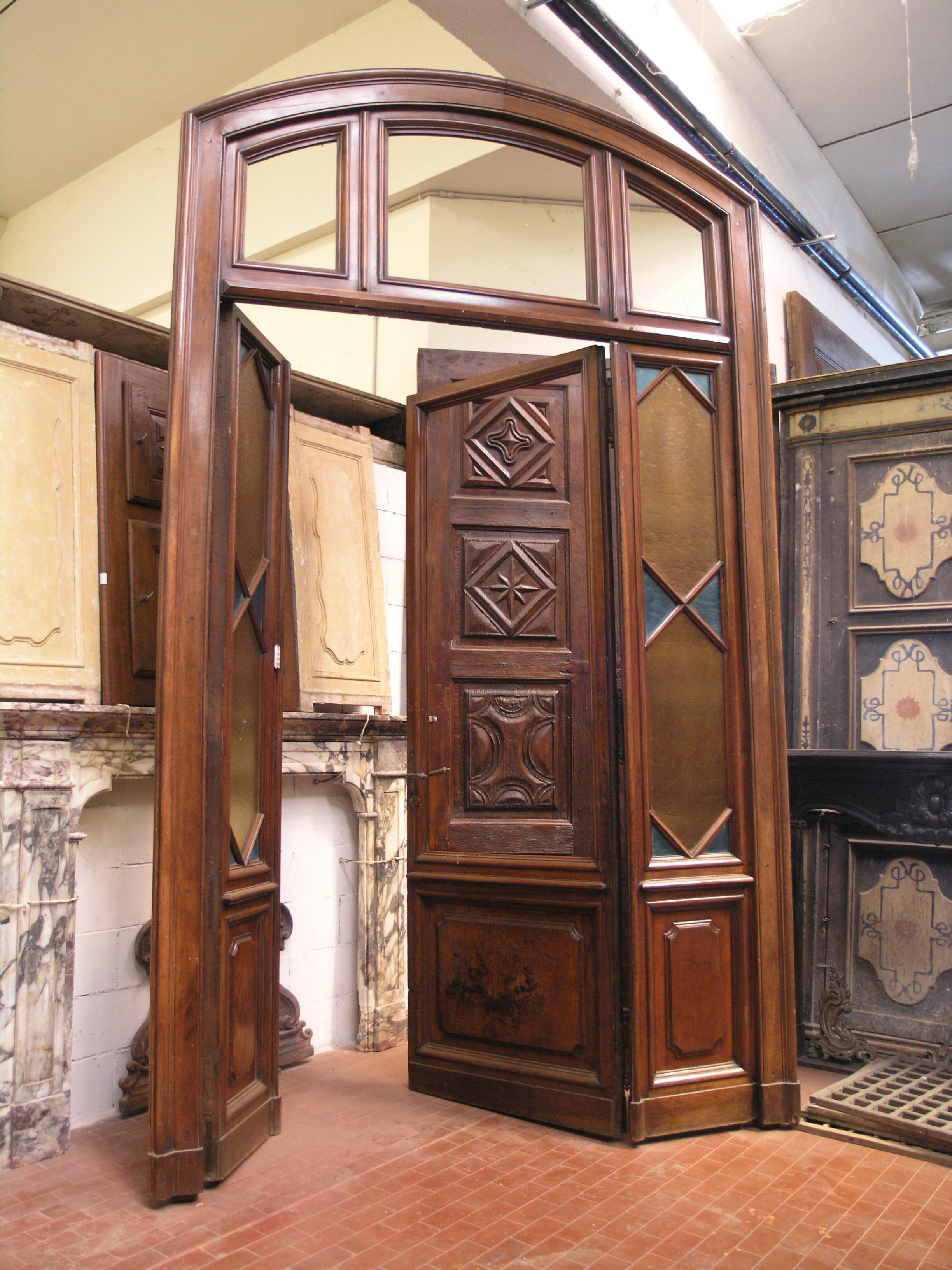 Antique Portal with Original Glass Window In Good Condition For Sale In Cuneo, Italy (CN)