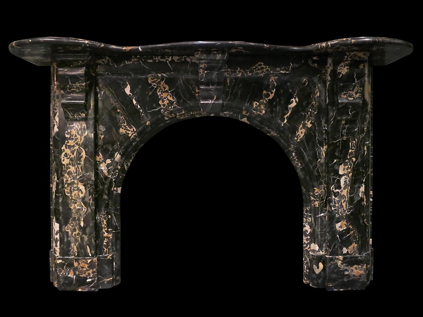 Antike Portoro Marmor gewölbt Irish Kamin Mantel (Irisch)