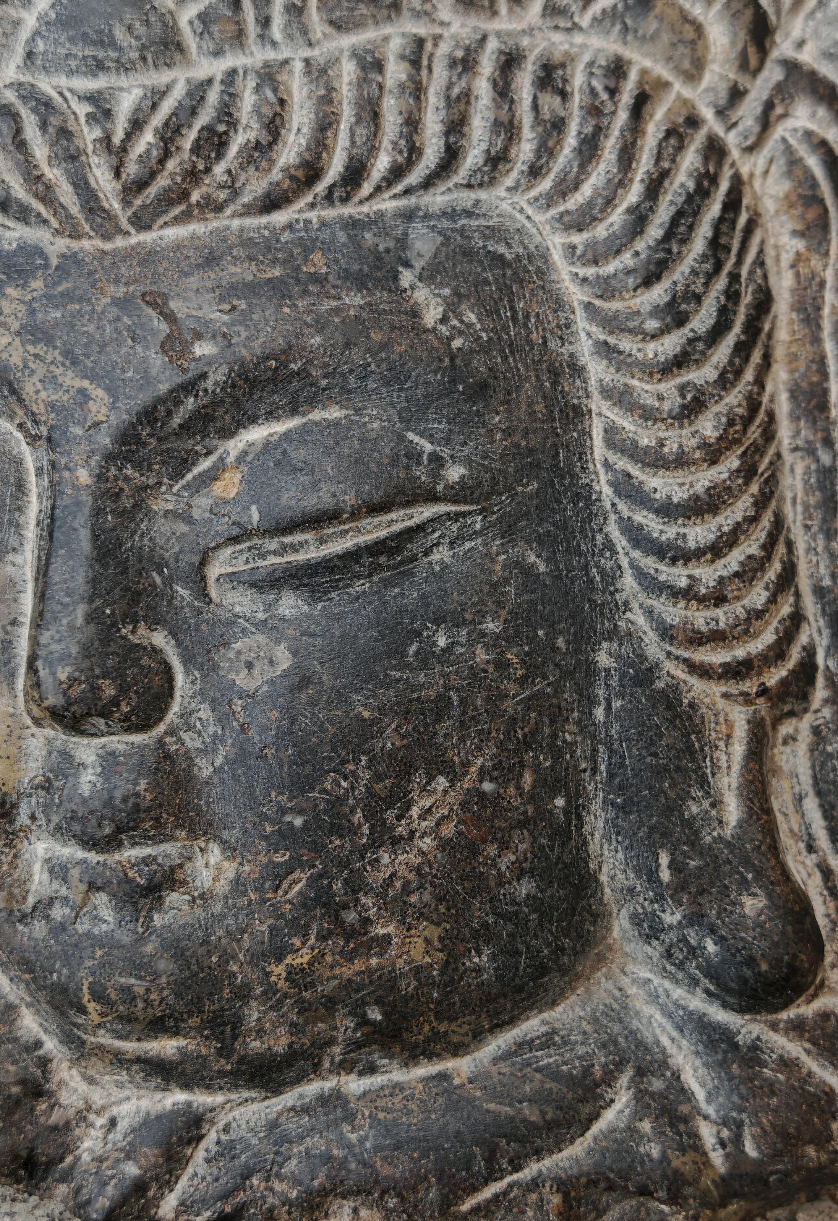 Antikes Porträt von Buddah, handgeschnitzt in Stein, 19. Jahrhundert (Asiatisch) im Angebot