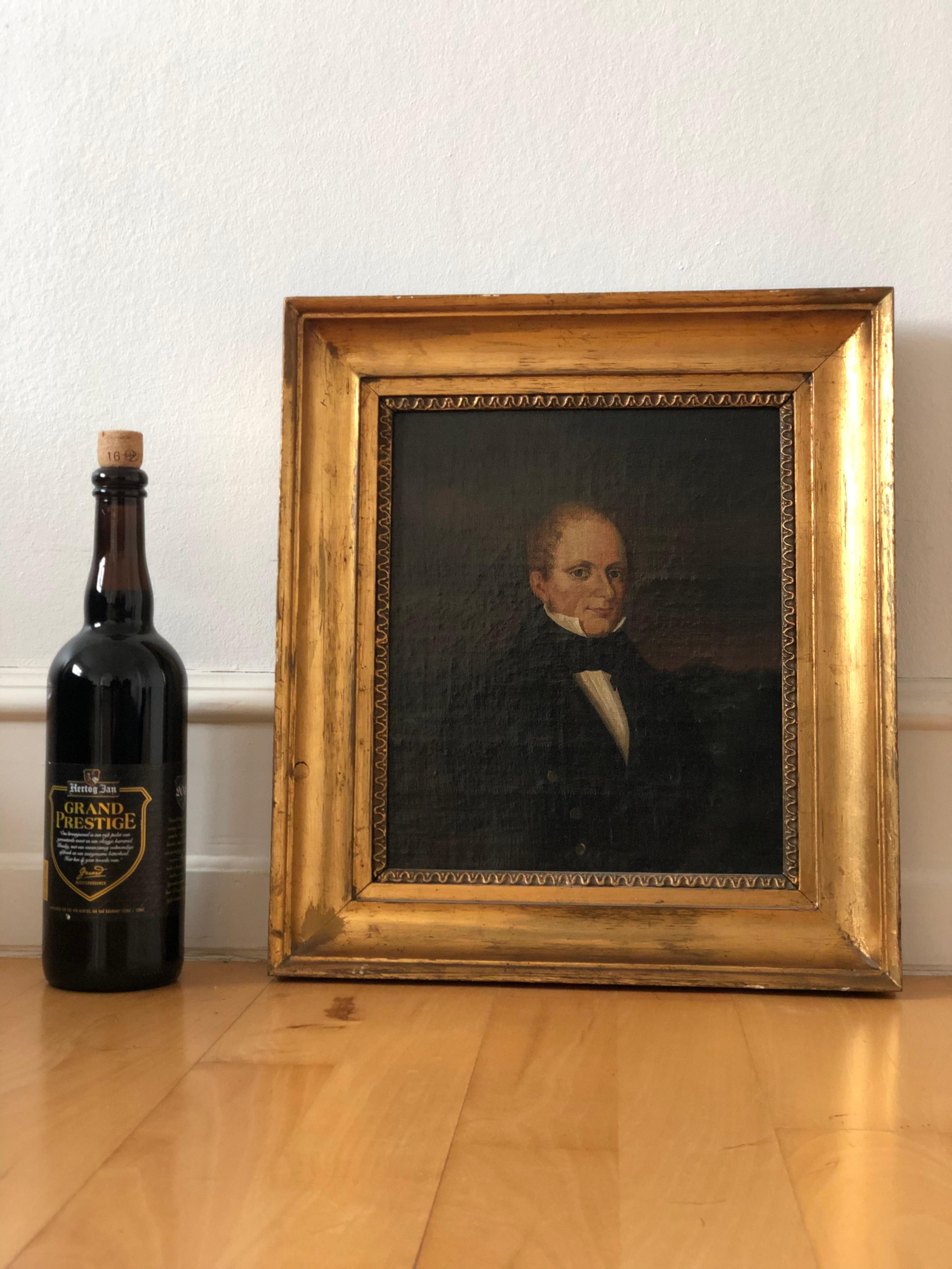 Antico ritratto di un gentiluomo danese - cornice dorata originale In condizioni buone a Sakskøbing, DK