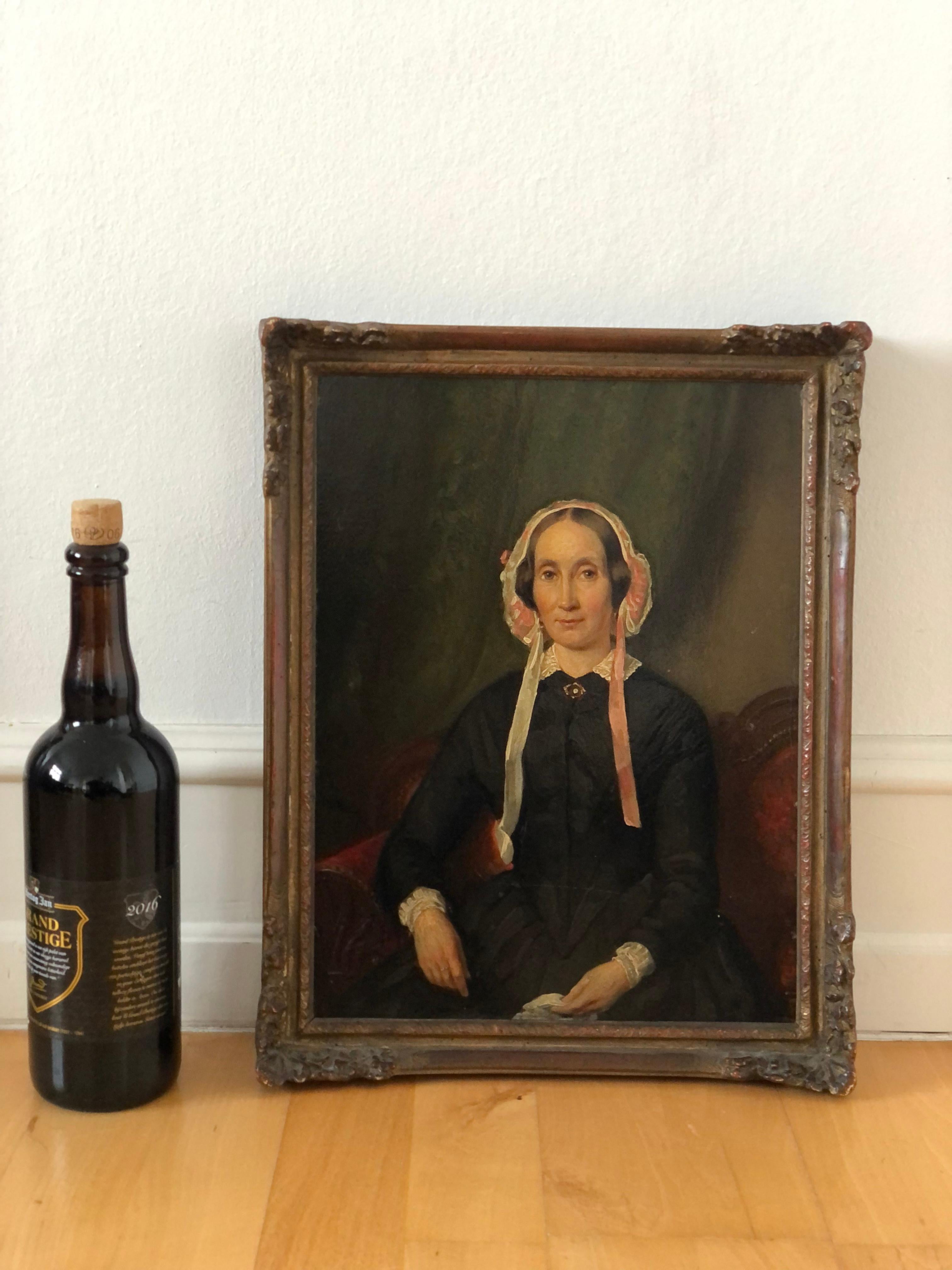 Antique Portrait Painting of A Dutch Lady - Original Gilded Frame For Sale 2