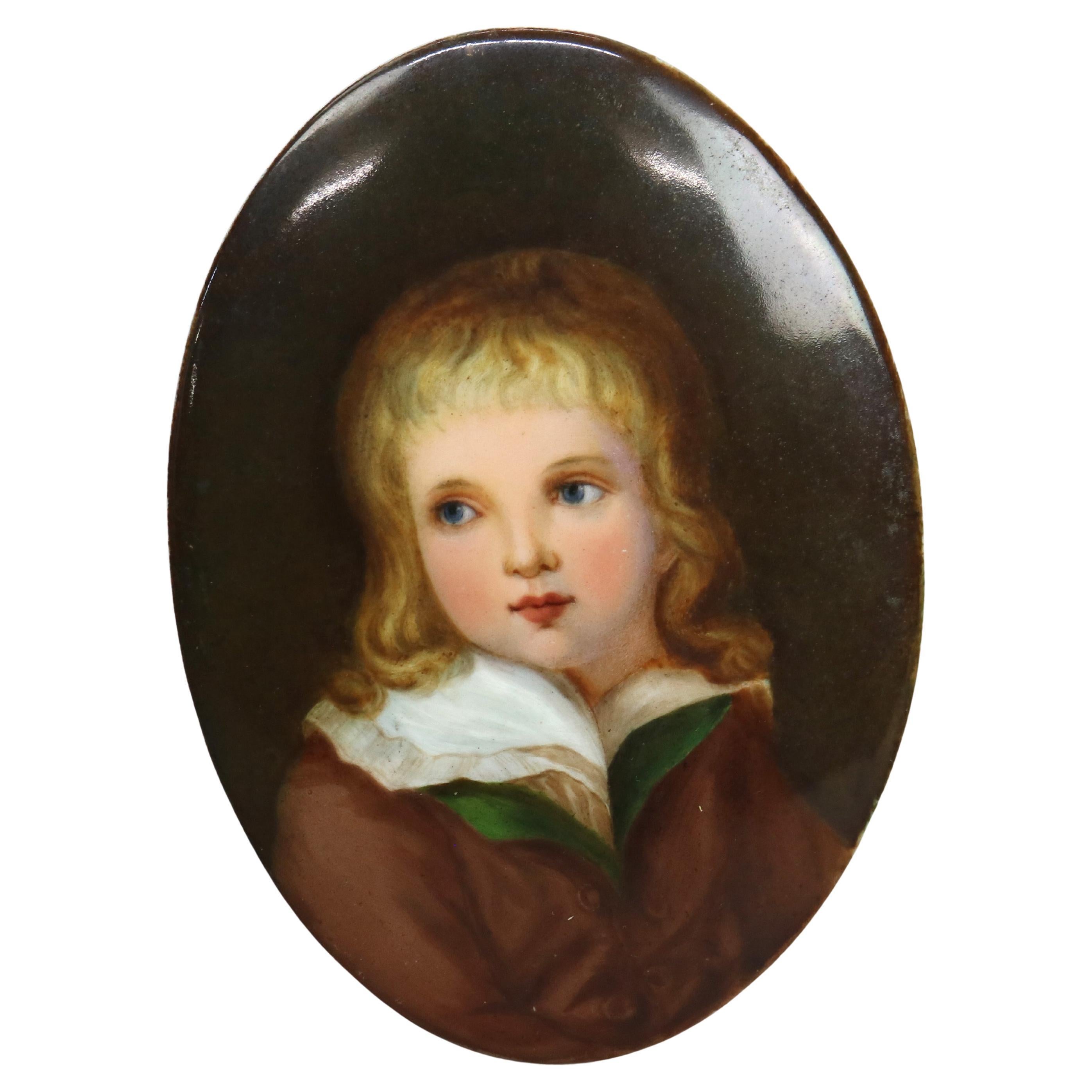 Portrait ancien sur plaque de porcelaine d'un enfant, vers 1890