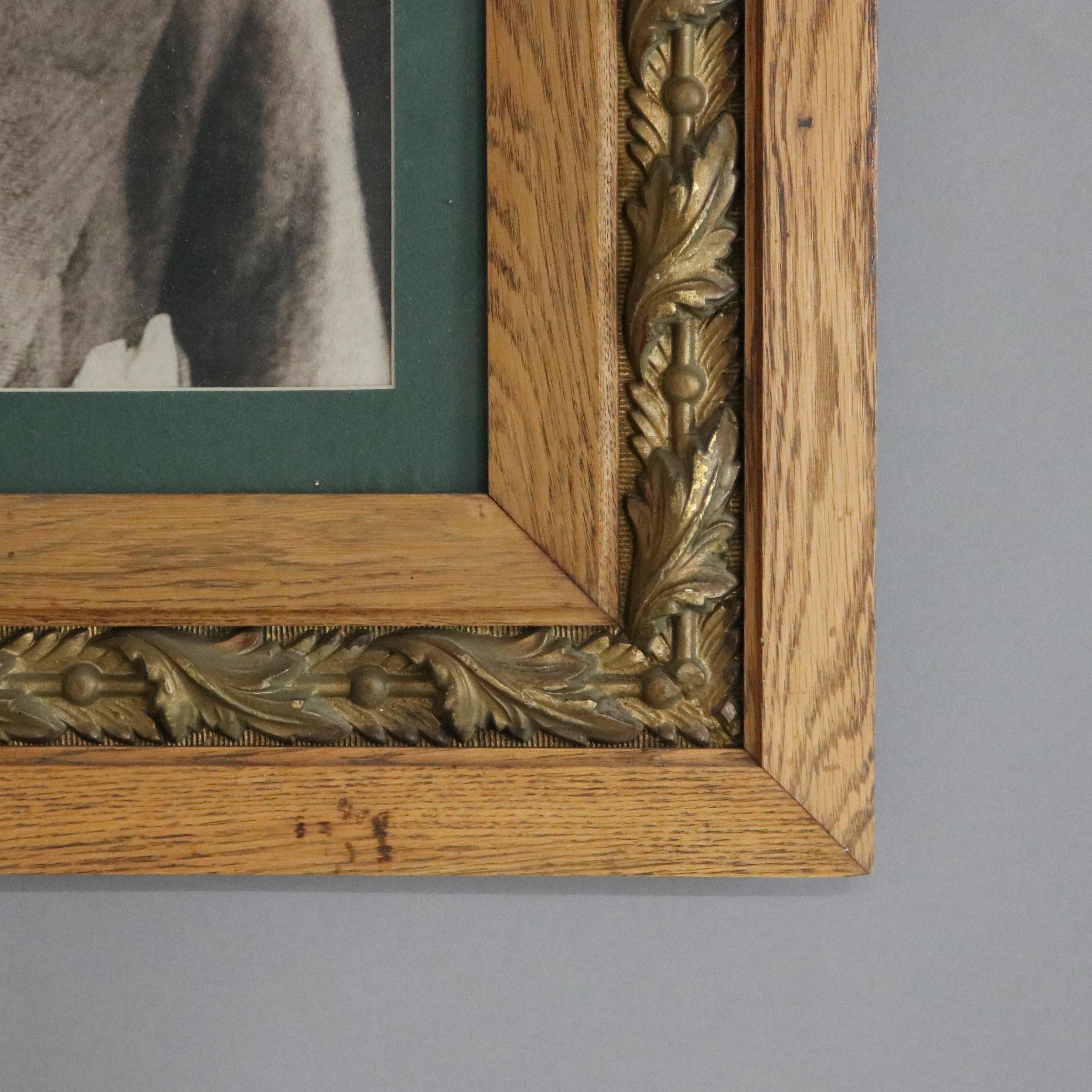 Gravure ancienne d'un portrait d'homme dans un cadre en Oak et feuille d'or C1890 Bon état - En vente à Big Flats, NY