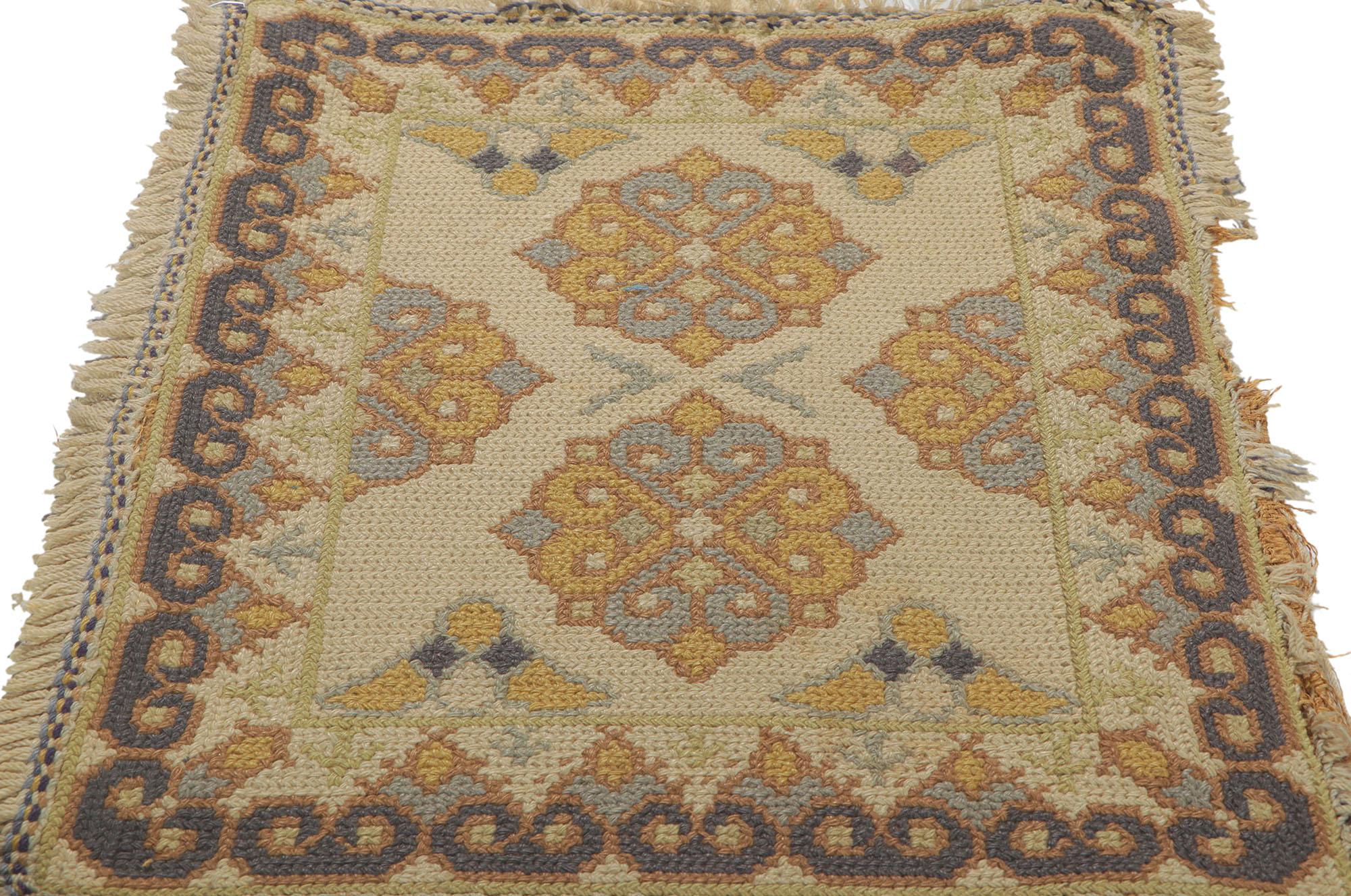 Antique Portuguese Arraiolos Needlepoint Rug In Distressed Condition For Sale In Dallas, TX