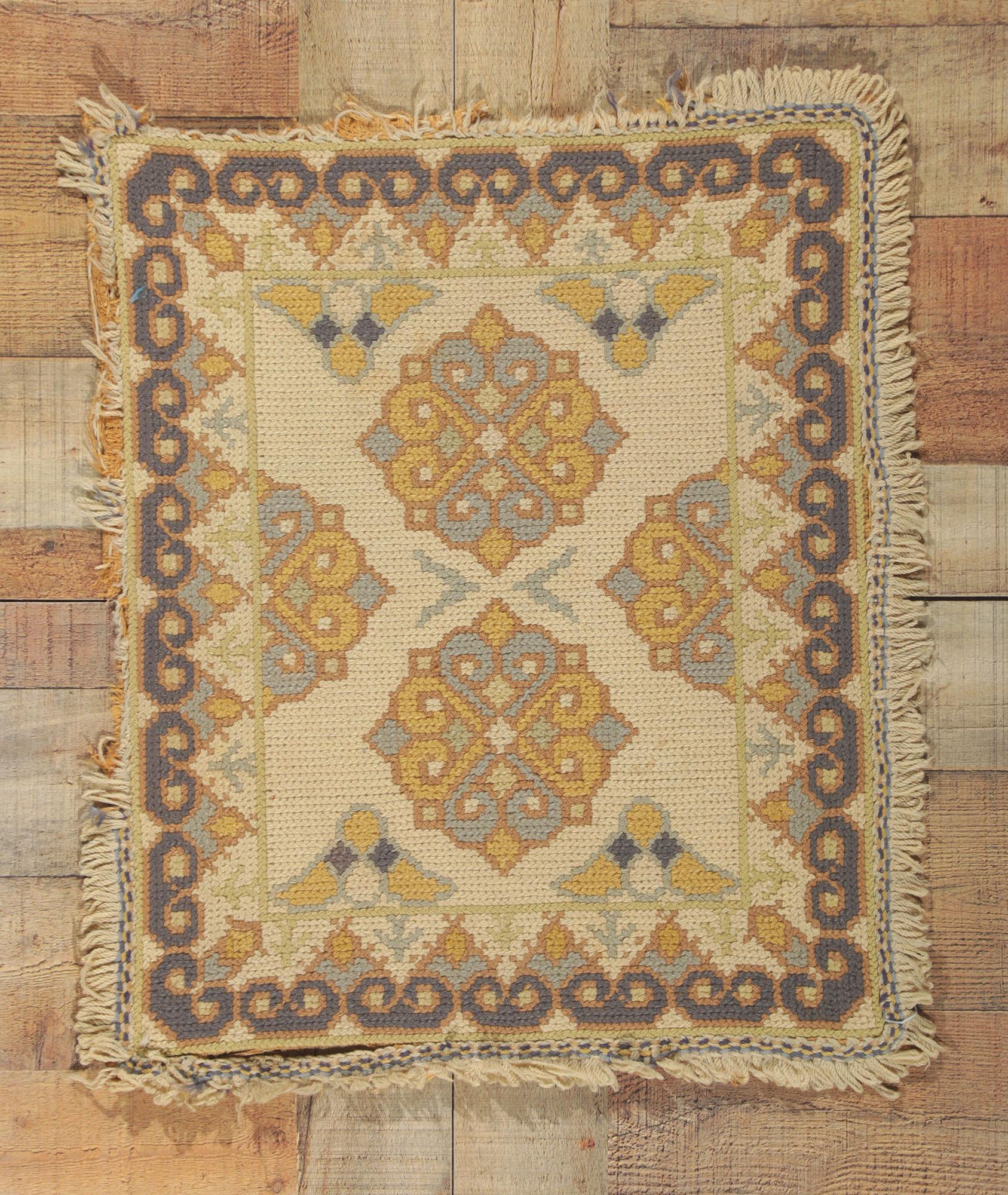 Antigua alfombra portuguesa de punto de aguja Arraiolos en venta 1