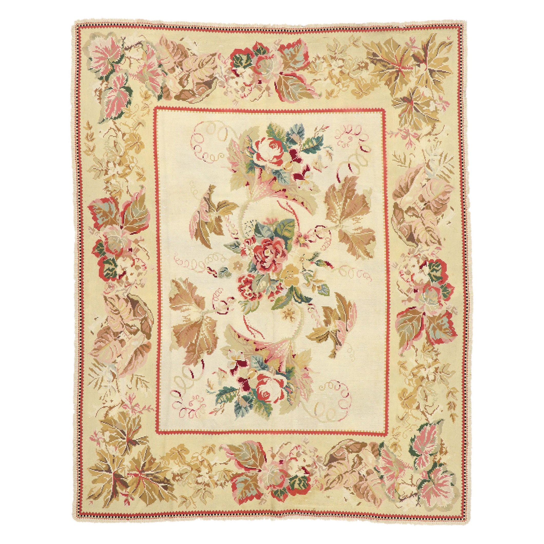 Antique French Arraiolos Tappeto a punta d'ago con stile romantico French Country