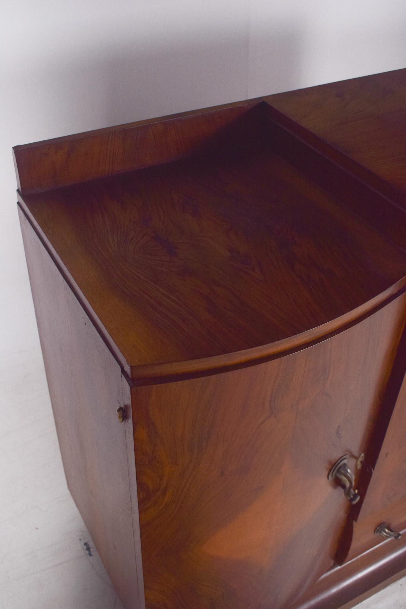 20ième siècle Buffet ancien portugais Art Deco. en vente