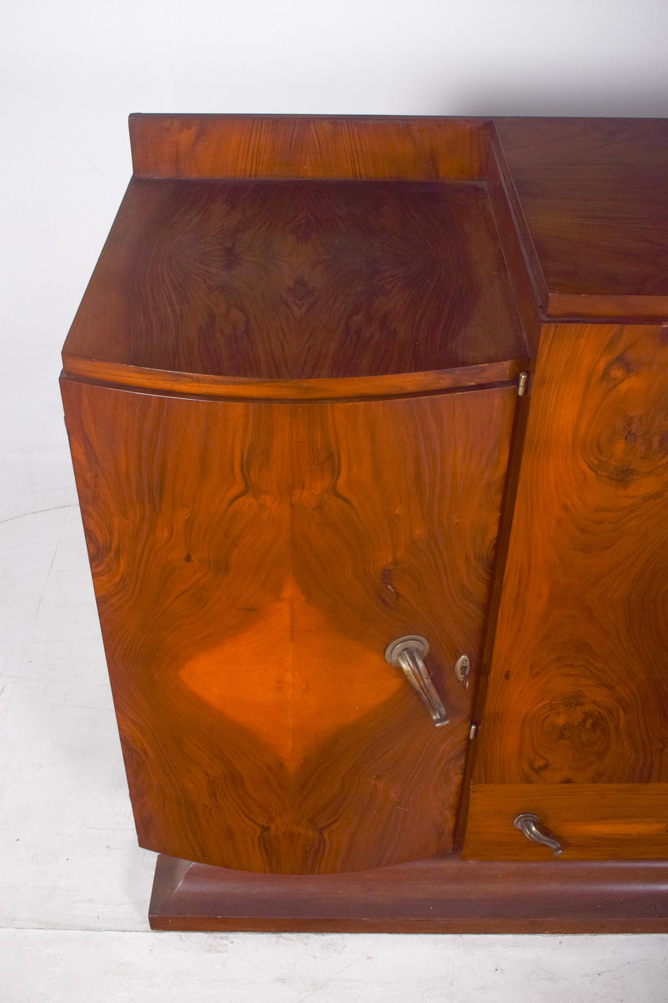 Noyer Buffet ancien portugais Art Deco. en vente