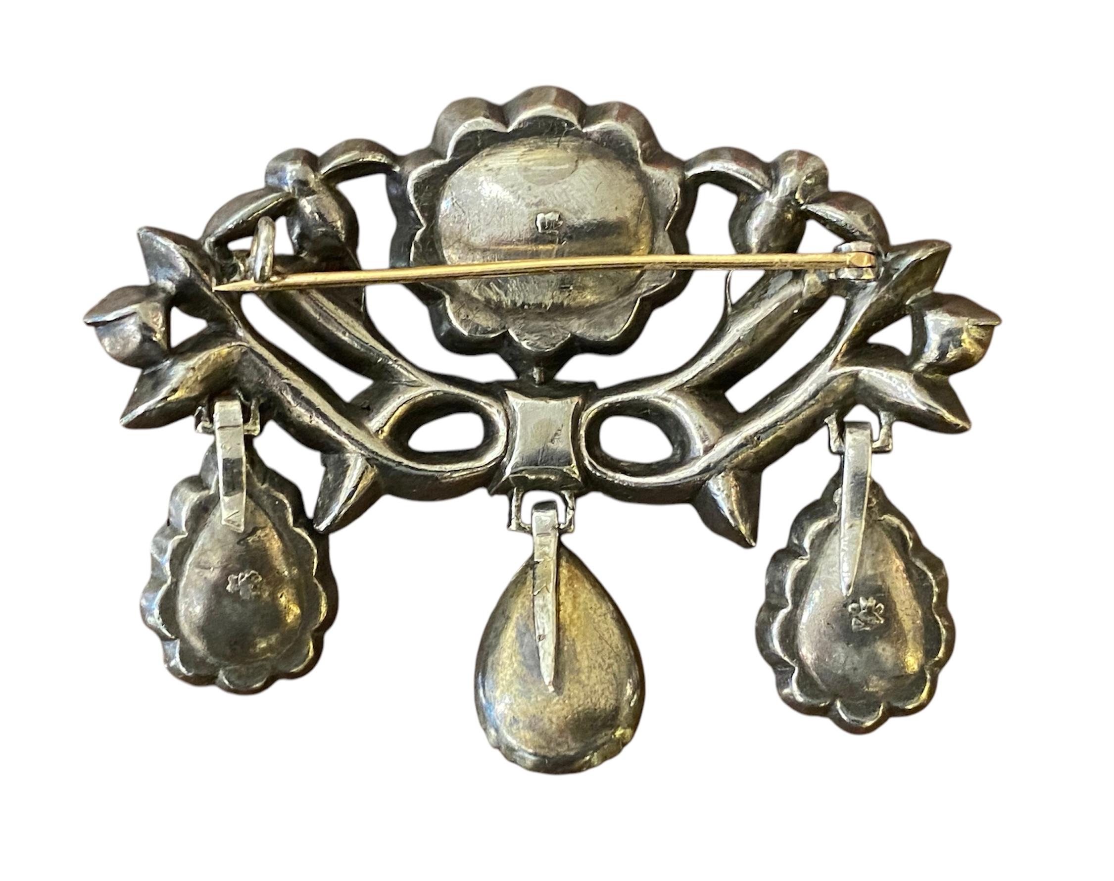 Art nouveau Broche portugaise ancienne, argentée et topaze, 18e siècle en vente