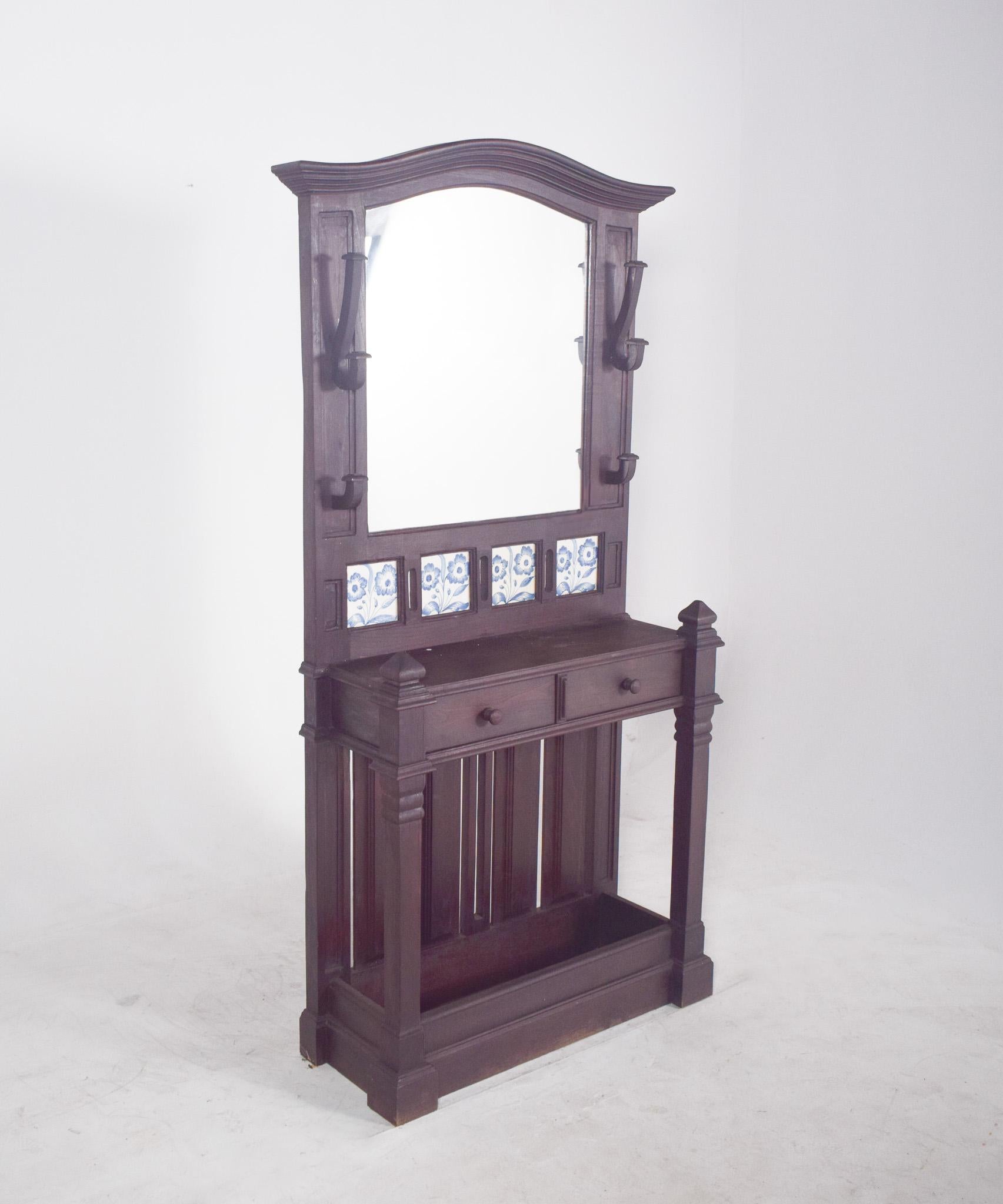 Moderno Antique Mirror, appendiabiti portoghese con piastrelle e specchio in vendita