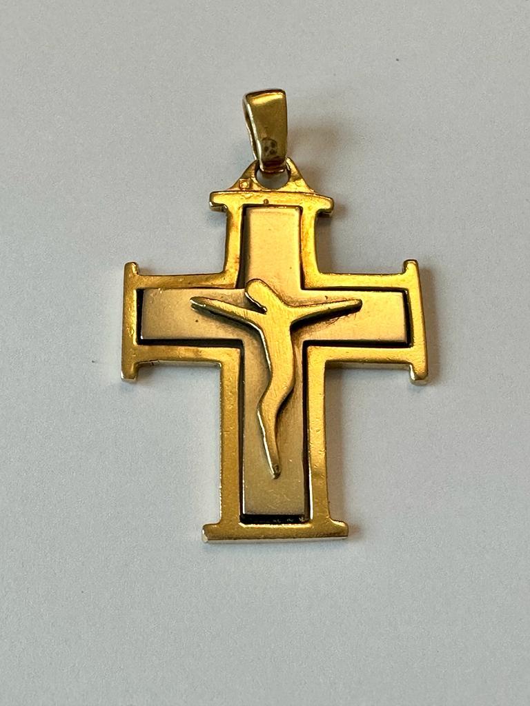 Antique Portuguese Crucifix in 19kt Yellow and White Gold For Sale 1