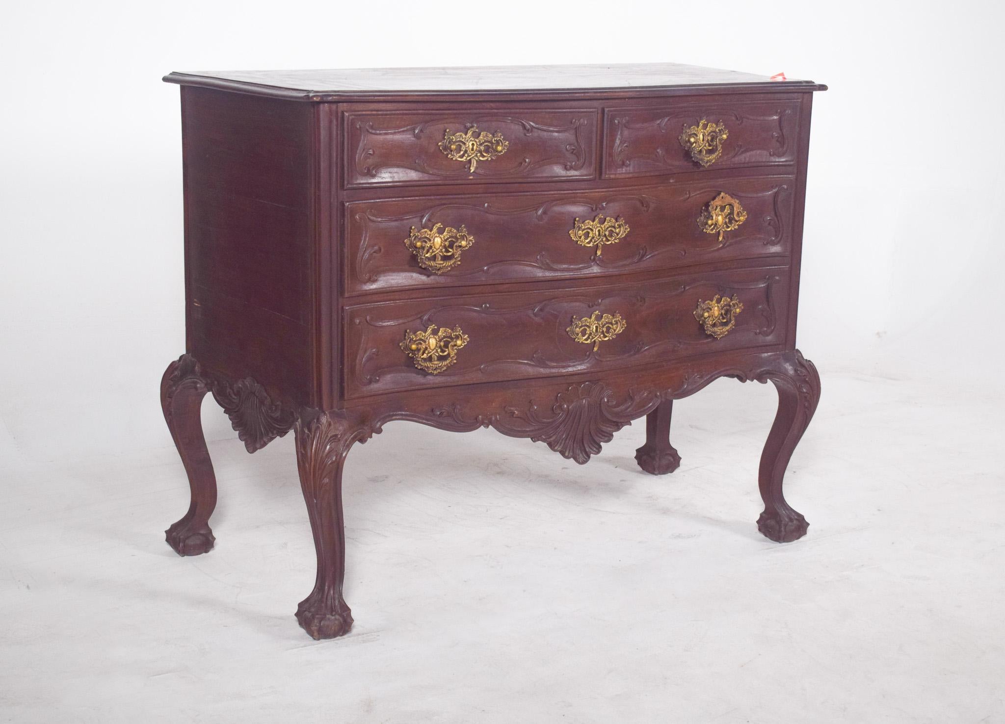 D. José style half chest of drawers. In dark wood, with curved shapes and carved decoration. The structure accommodates two smaller top drawers and three larger drawers below, with wavy fronts and carved details that run along the entire length of