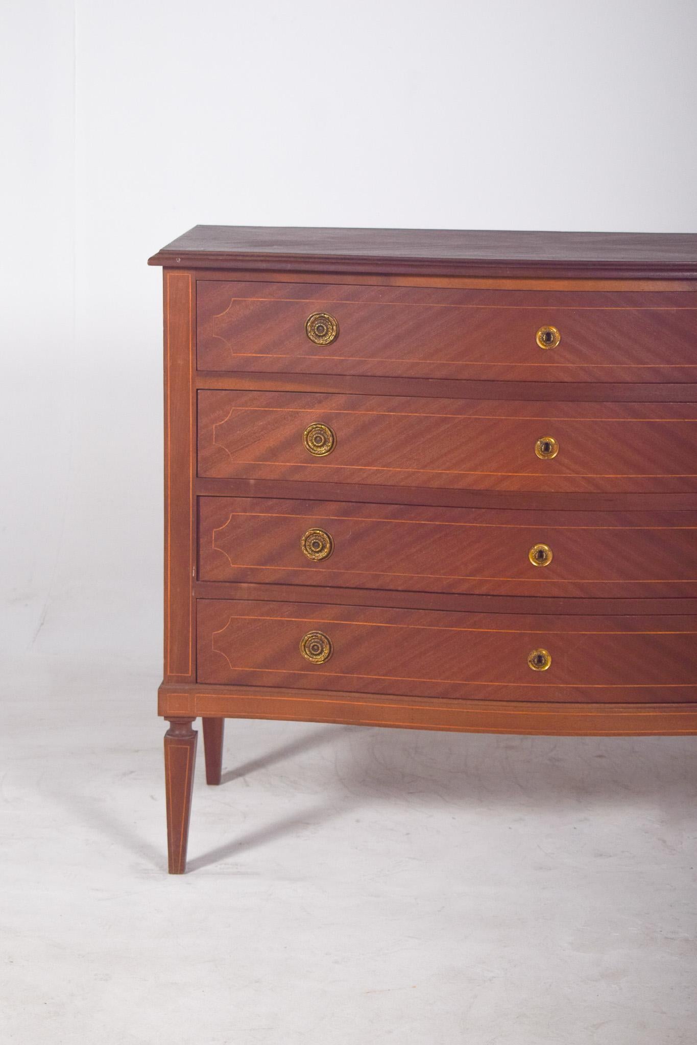 D. Maria style chest of drawers. An elegant chest of drawers with restrained decoration and a refinement characteristic of Portuguese furniture from the early 19th century. The slightly curved front gives it visual lightness, while the solid,