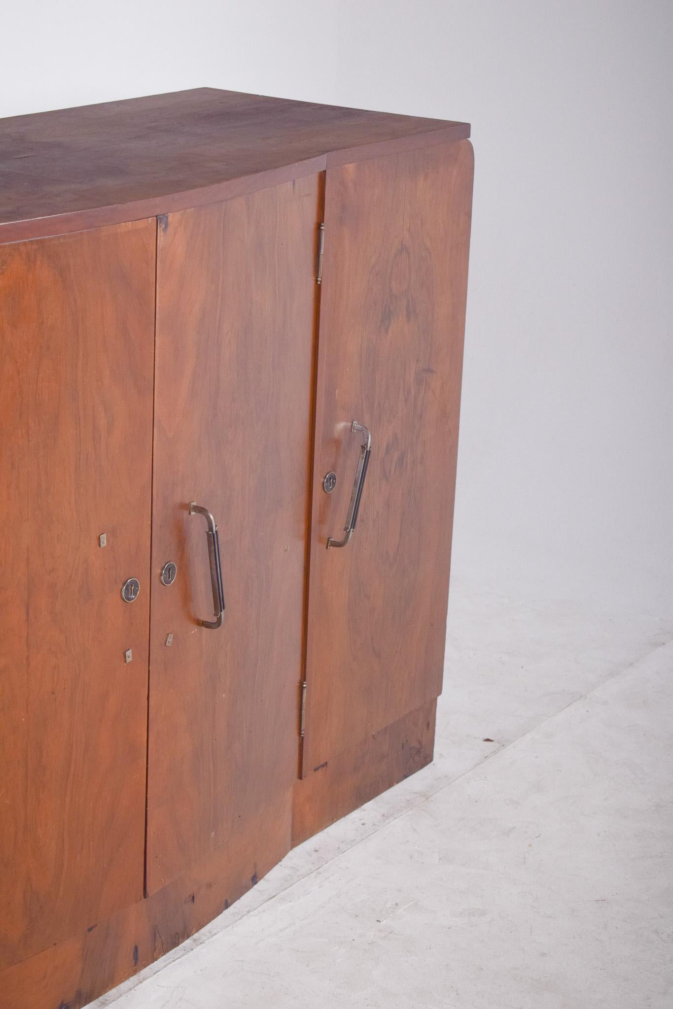 Aparador Antiguo de Estilo Decó Portugués en Nogal en Bastante bueno estado para la venta en Lisboa, Lisboa