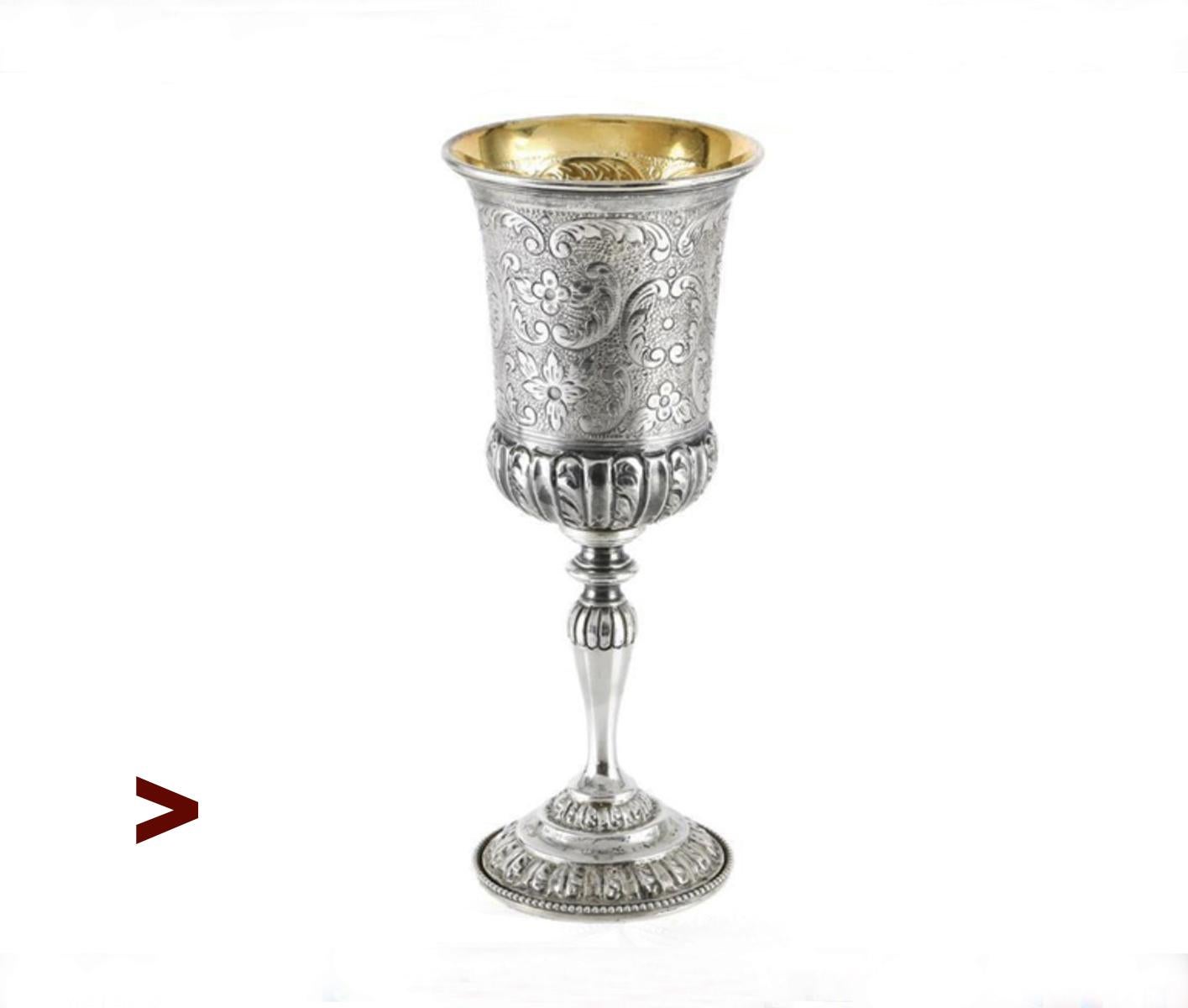 Antica coppa portoghese in argento, dalle pareti spesse, con ornamenti floreali continui e doratura interna ben conservata.

Questa tazza ha un  serie di marchi portoghesi convenzionali di piccole dimensioni sulla base che indicano almeno una lega