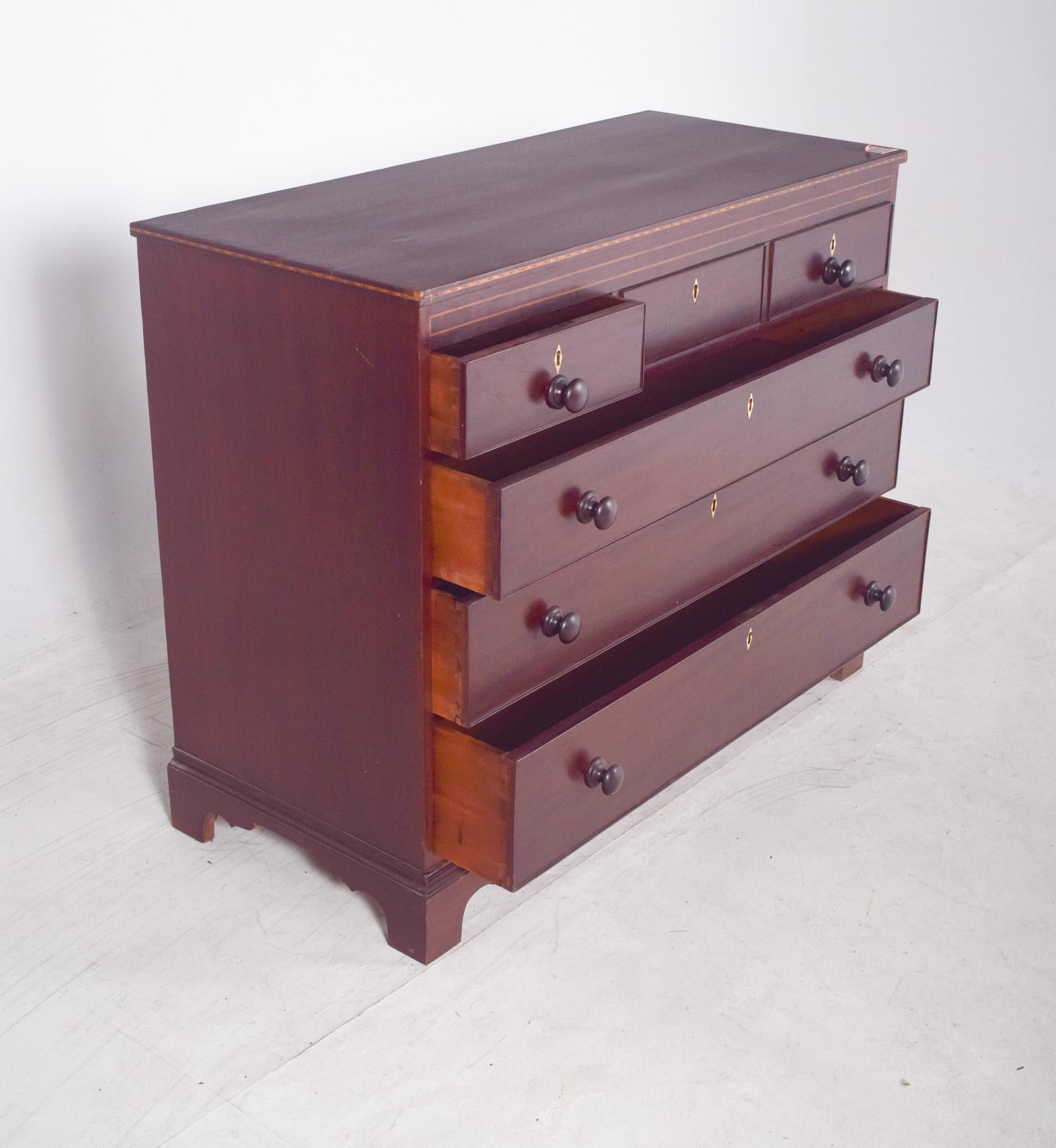 Ancienne commode portugaise en acajou D. A Style en vente 3