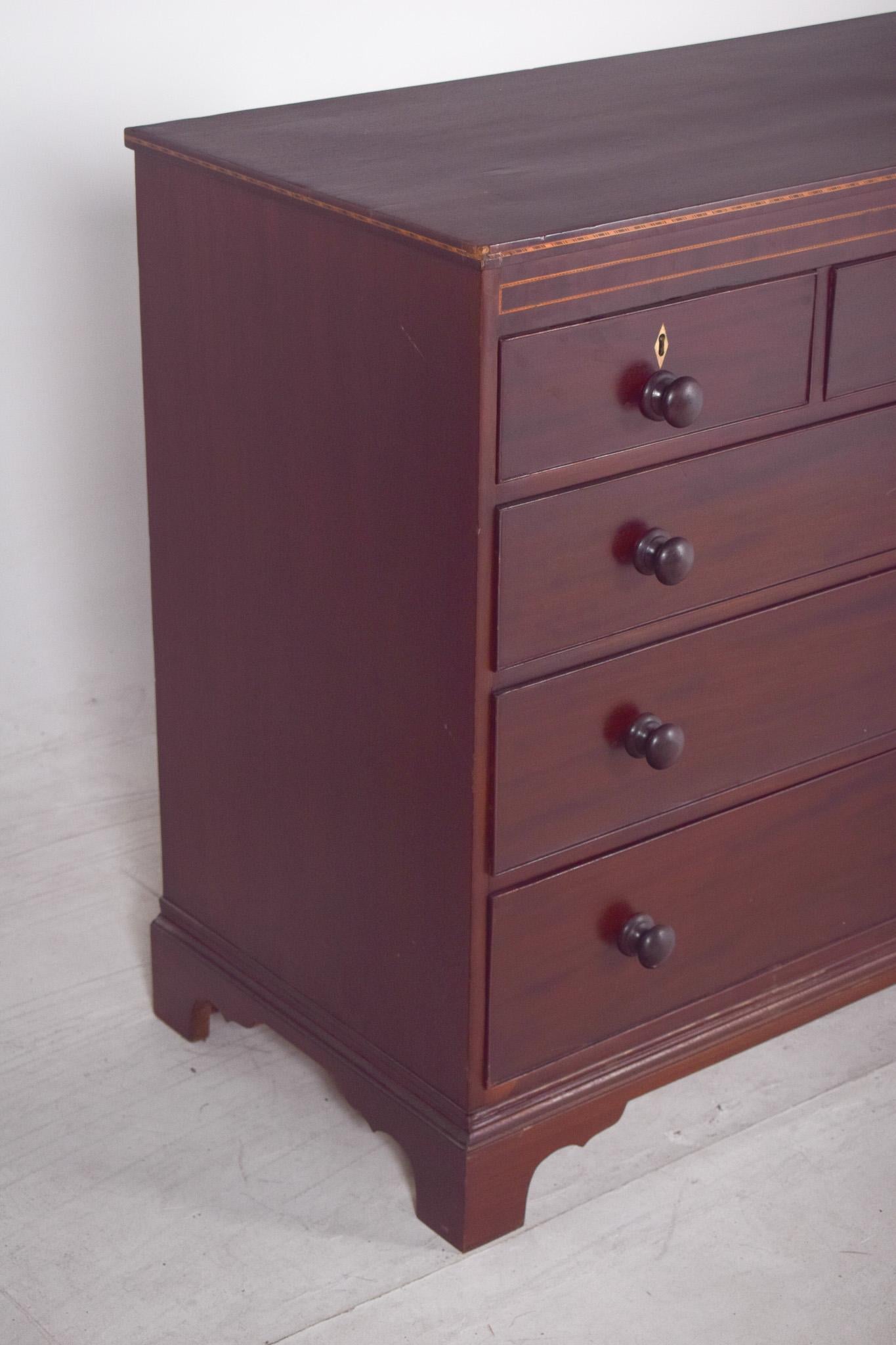 20ième siècle Ancienne commode portugaise en acajou D. A Style en vente