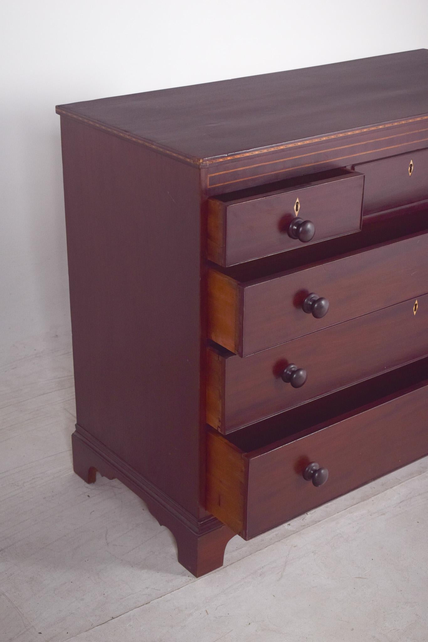Ancienne commode portugaise en acajou D. A Style en vente 2