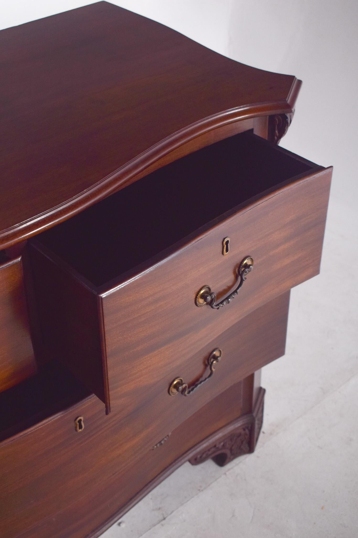Commode ancienne en acajou portugais en vente 4