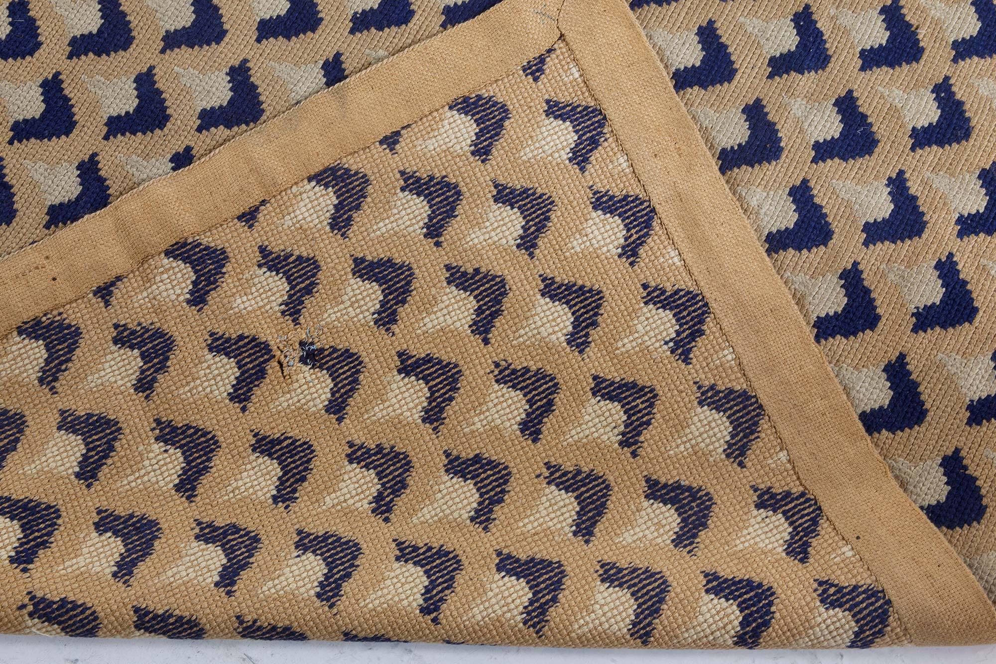 Antiker portugiesischer Gobelinstickerei-Teppich (Wolle) im Angebot