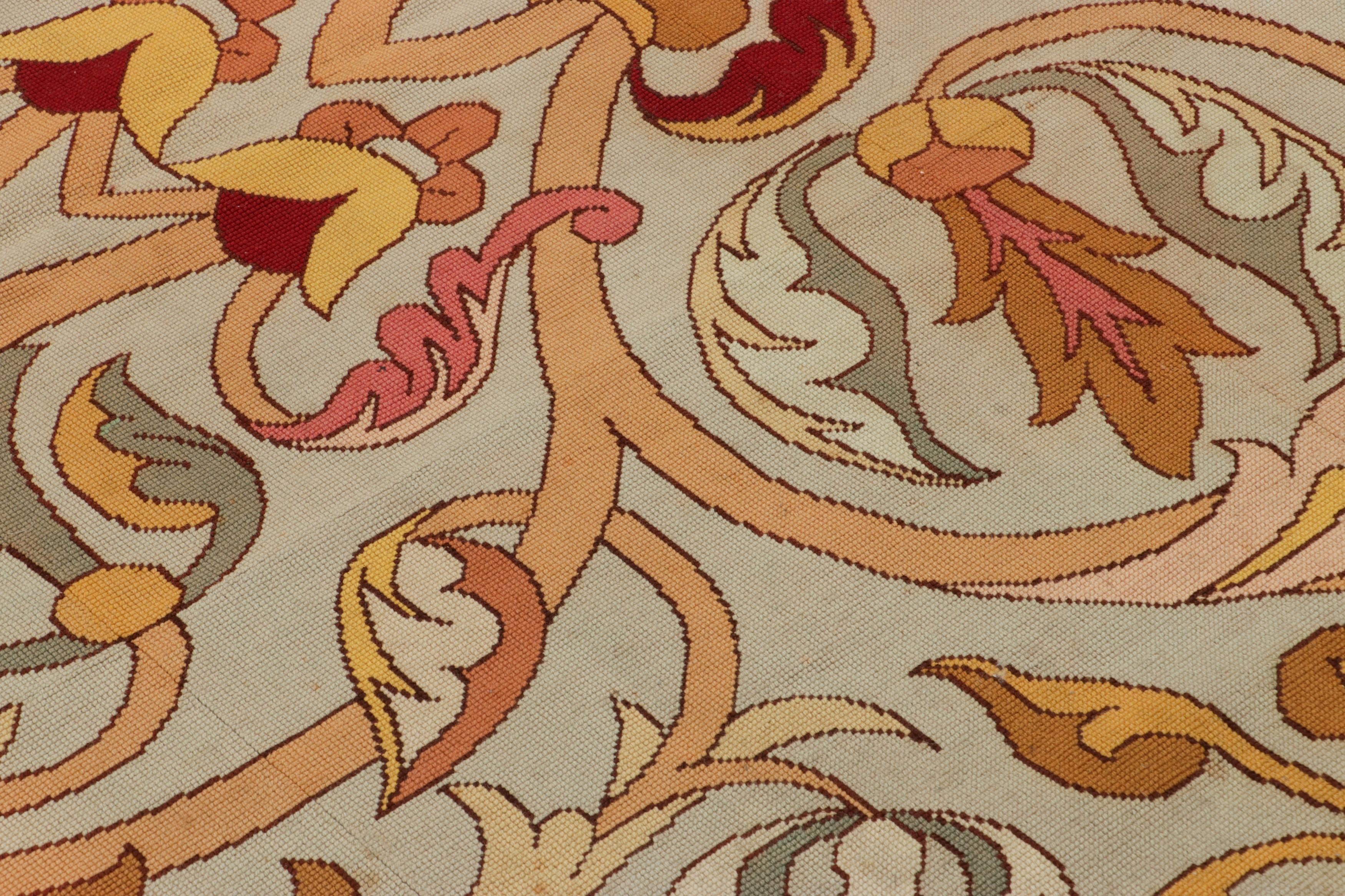 Dieser 8x11 große, antike portugiesische Nadelspitze-Teppich ist eine seltene Neuaufnahme in die europäische Teppichkollektion von Rug & Kilim, die vermutlich aus dem frühen 20. Jahrhundert stammt.  

Über das Design: 

Dieses Stück zeichnet sich